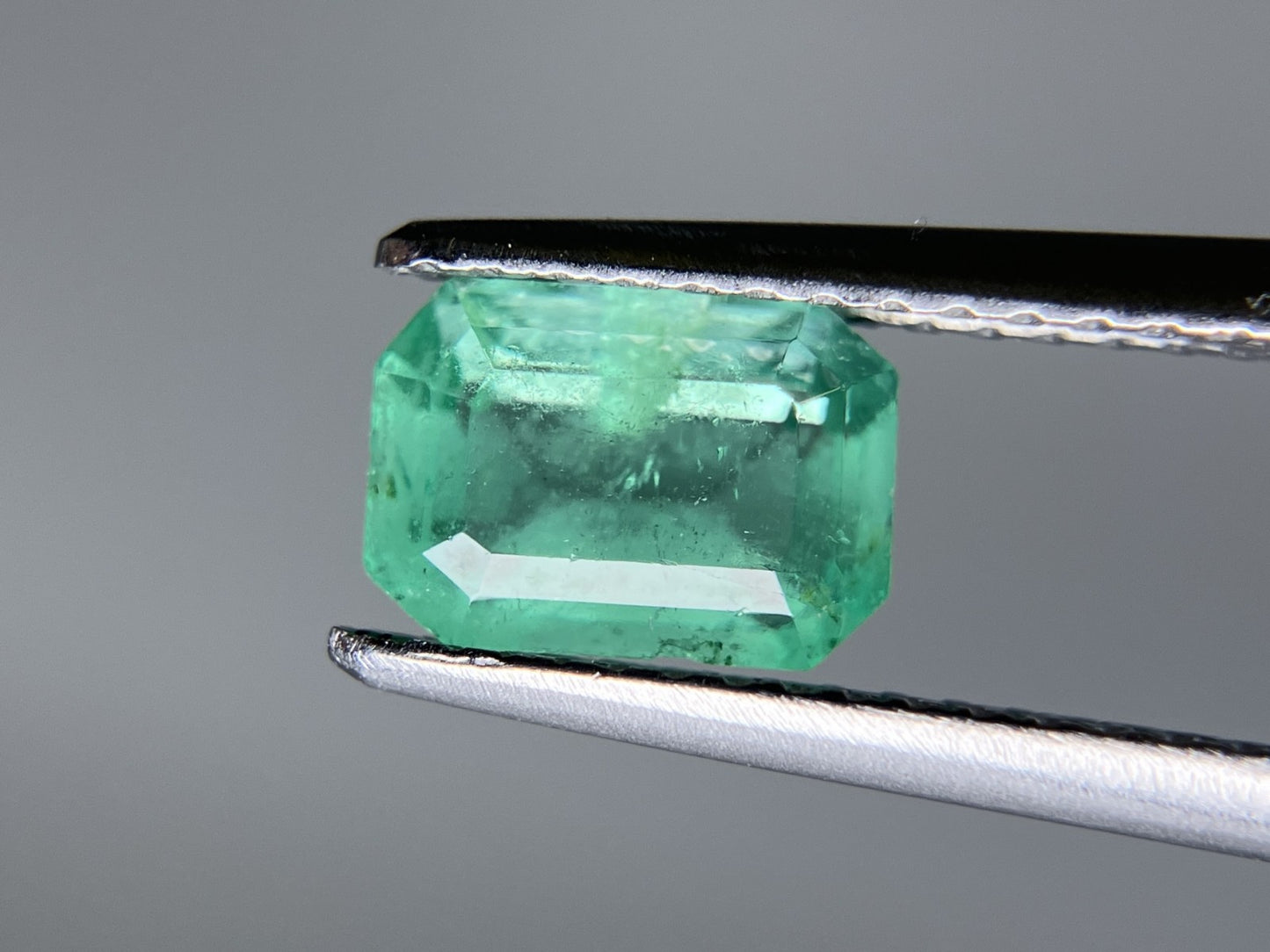 エメラルド 1.223ct 宝石ソーティング付き 7.3㎜×5.1㎜×4.1㎜ ルース（ 裸石 ） 3202S
