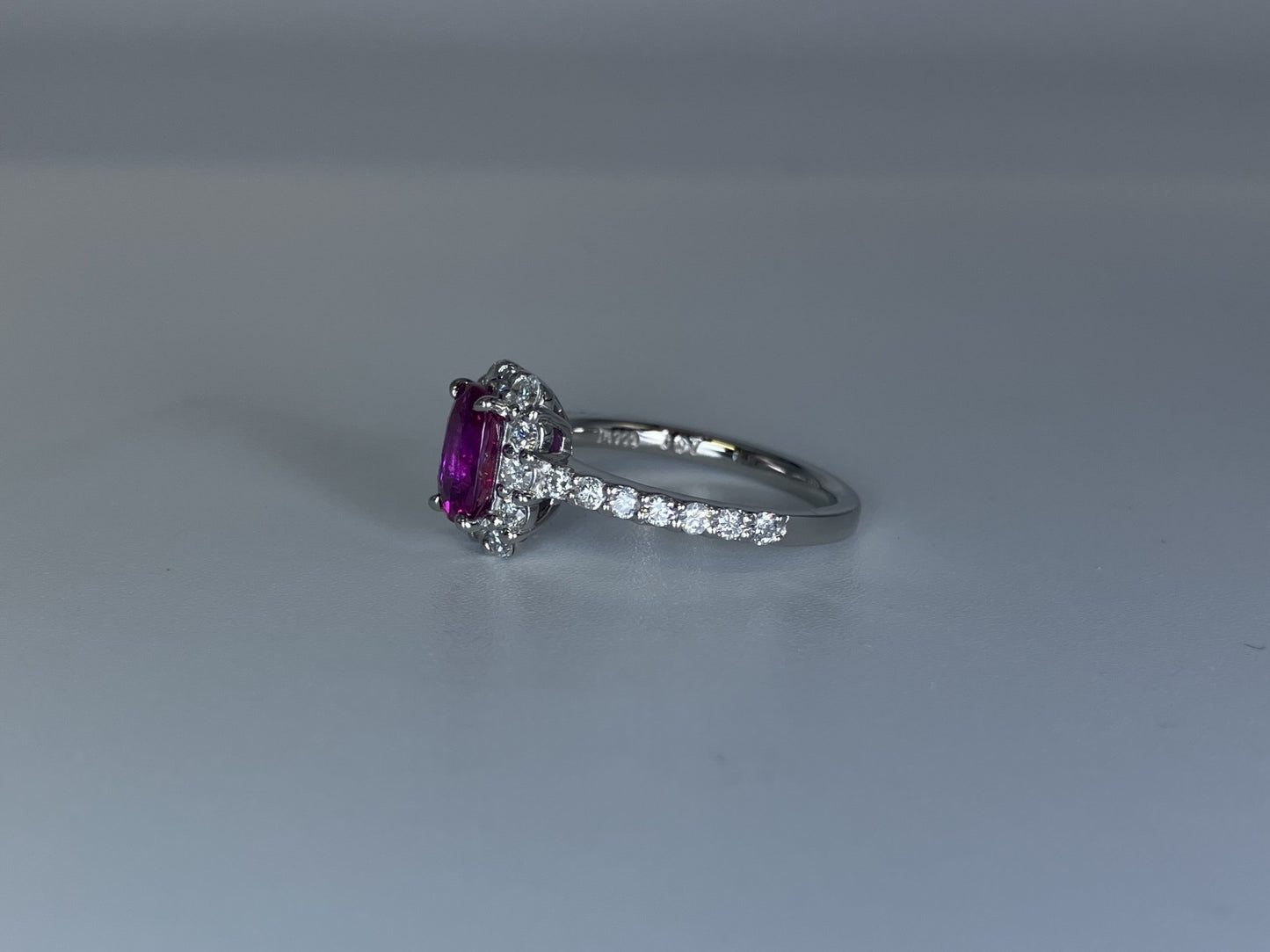 ルビー 1.07ct 非加熱 No heat GIA鑑別書 D0.57ct PT900 5.4g 指輪 （JP11号） サイズ直し無料 9293K