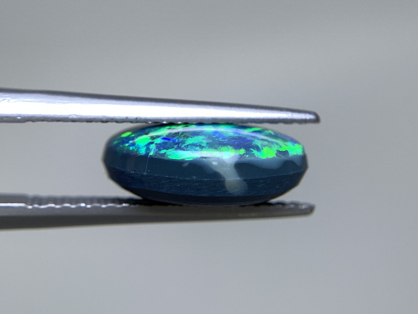 ブラックオパール 天然 3.588ct 中央宝石ソーティング付き カン有り 12.0㎜×10.2㎜×4.7㎜ ルース（ 裸石 ） 6922Y