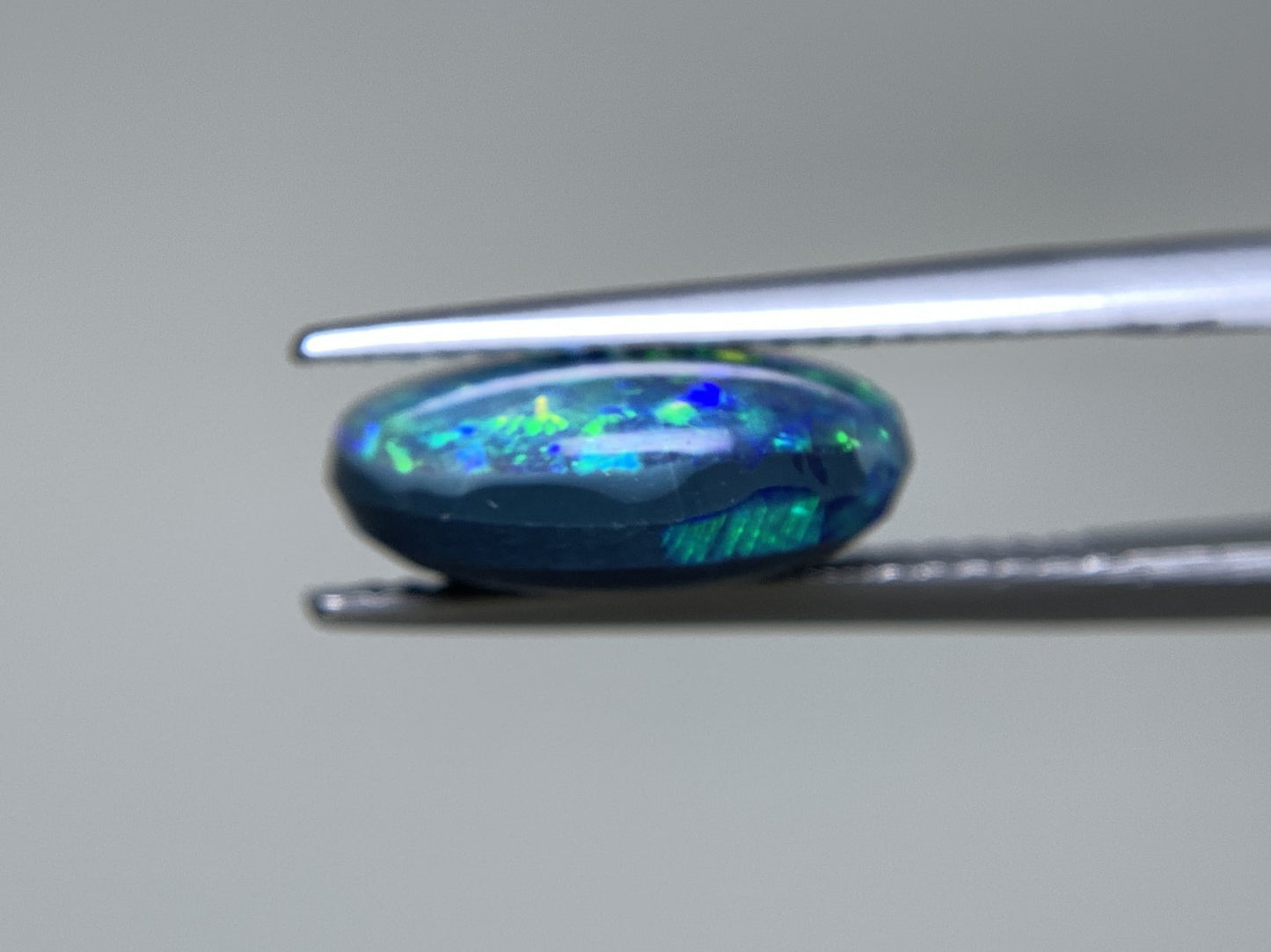 ブラックオパール 天然 3.588ct 中央宝石ソーティング付き カン有り 12.0㎜×10.2㎜×4.7㎜ ルース（ 裸石 ） 6922Y