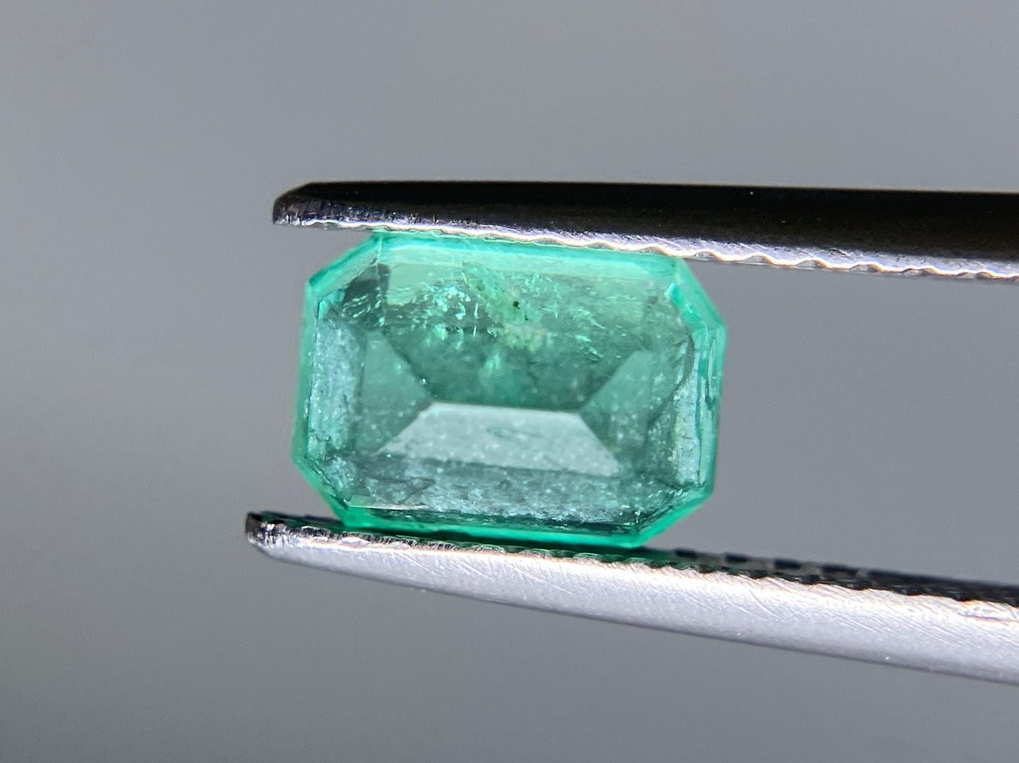 エメラルド 1.223ct 宝石ソーティング付き 7.3㎜×5.1㎜×4.1㎜ ルース（ 裸石 ） 3202S