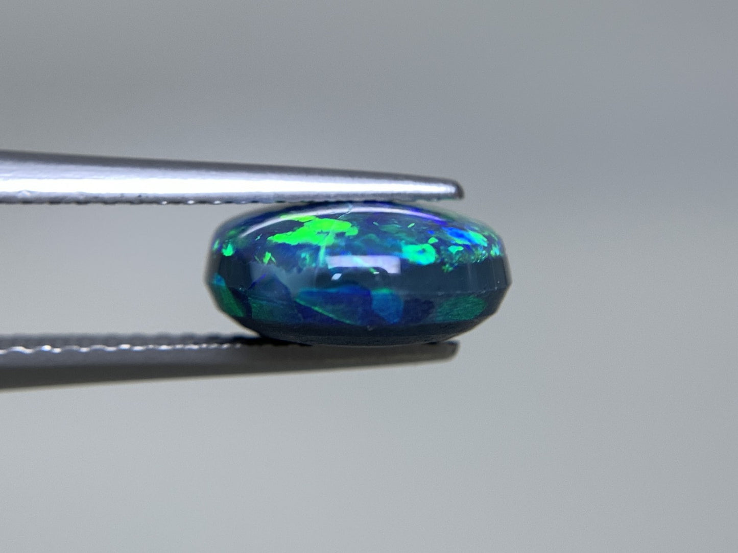 ブラックオパール 天然 3.588ct 中央宝石ソーティング付き カン有り 12.0㎜×10.2㎜×4.7㎜ ルース（ 裸石 ） 6922Y