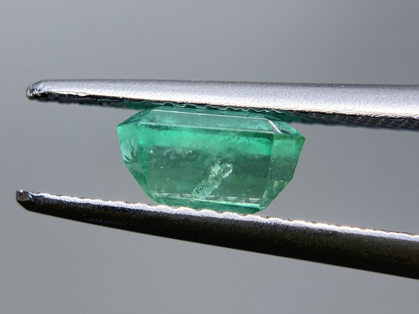 エメラルド 1.223ct 宝石ソーティング付き 7.3㎜×5.1㎜×4.1㎜ ルース（ 裸石 ） 3202S