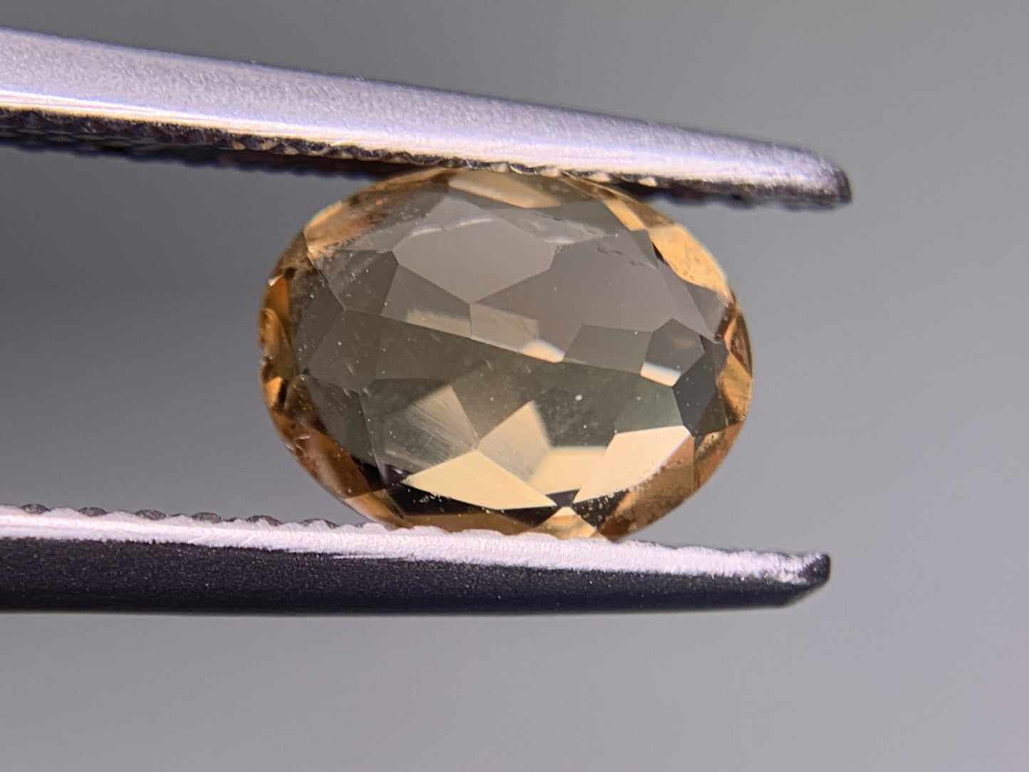 宝石ソーティング付き　 天然 インペリアルトパーズ 1.441ct　 縦7.9㎜×横6.4㎜×高さ3.5㎜　 ルース（ 裸石 ）　 2857Y
