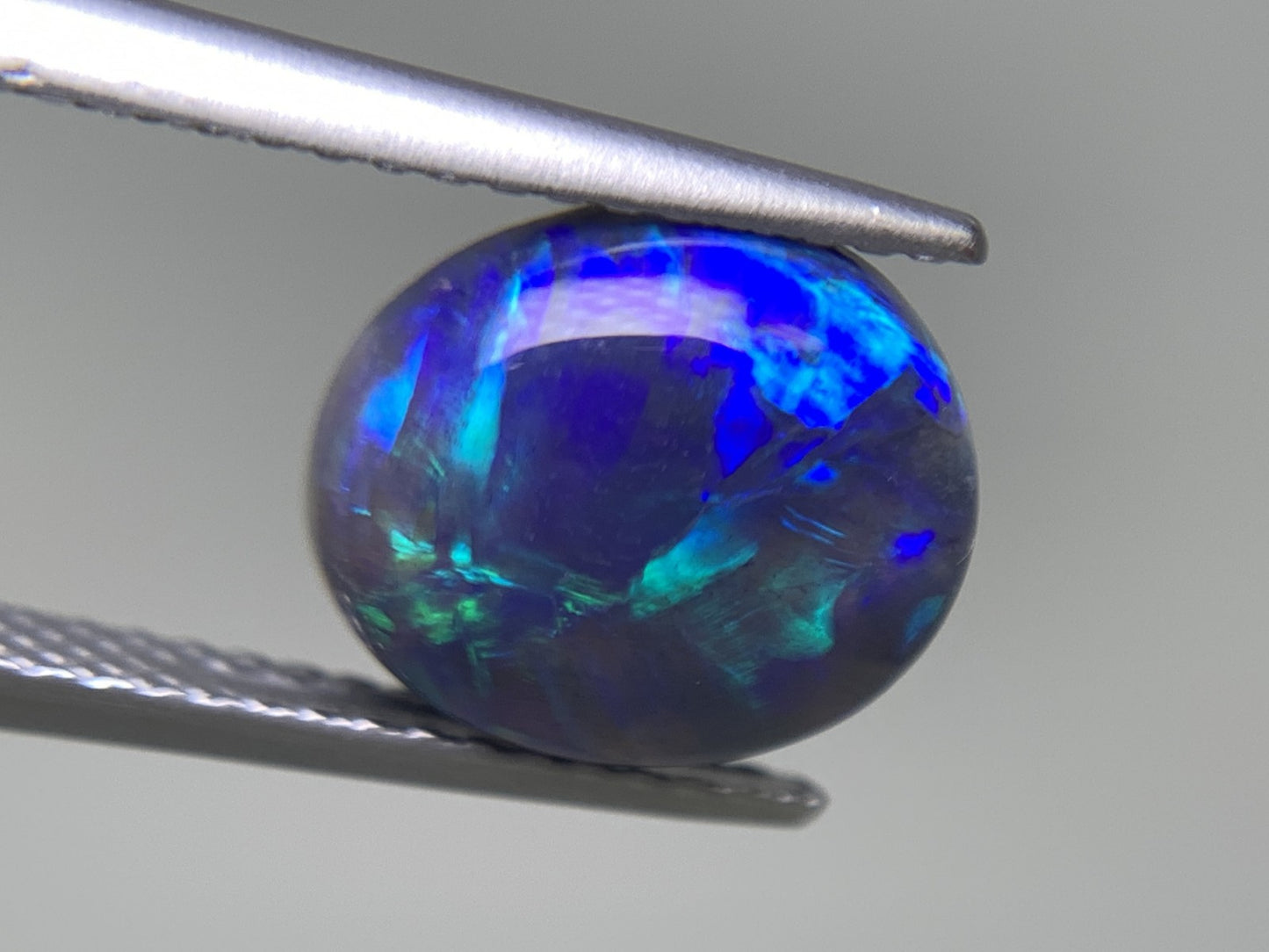 ブラックオパール 天然 2.197ct 中央宝石ソーティング付き 10.0㎜×8.7㎜×3.9㎜ ルース（ 裸石 ） 8127Y