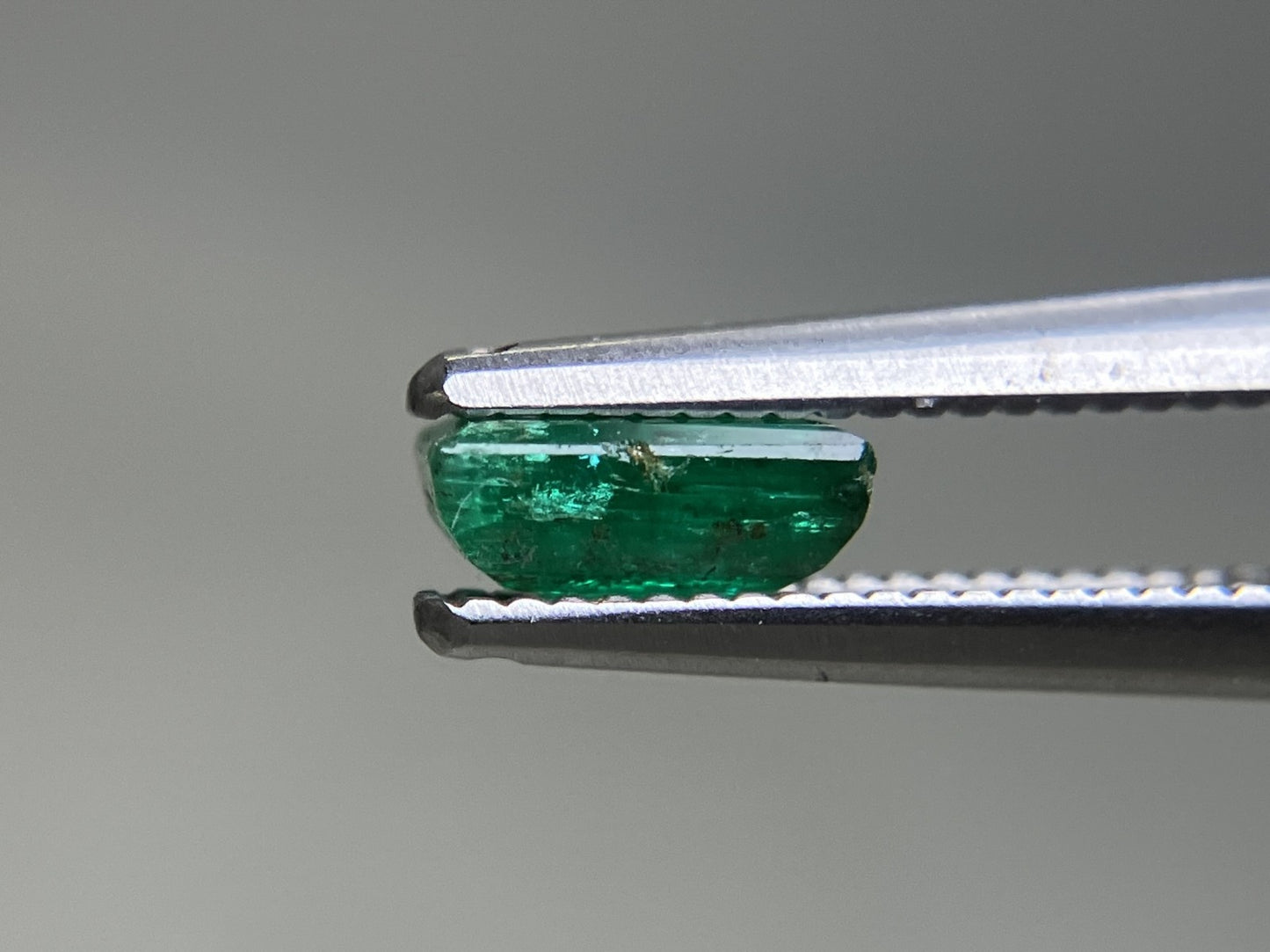エメラルド 天然 0.444ct 宝石ソーティング付き 5.8㎜×3.3㎜×2.3㎜ ルース（ 裸石 ） 7744YY