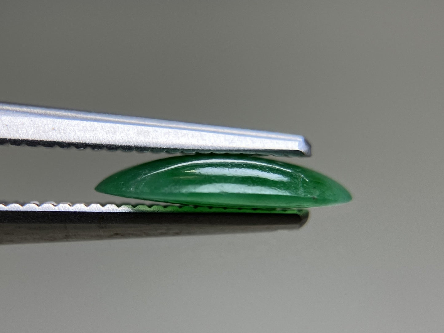 ヒスイ　翡翠　天然　1.158ct 宝石ソーティング付き 10.3㎜×6.5㎜×2.0㎜ 天然 ルース（ 裸石 ） 4465YY