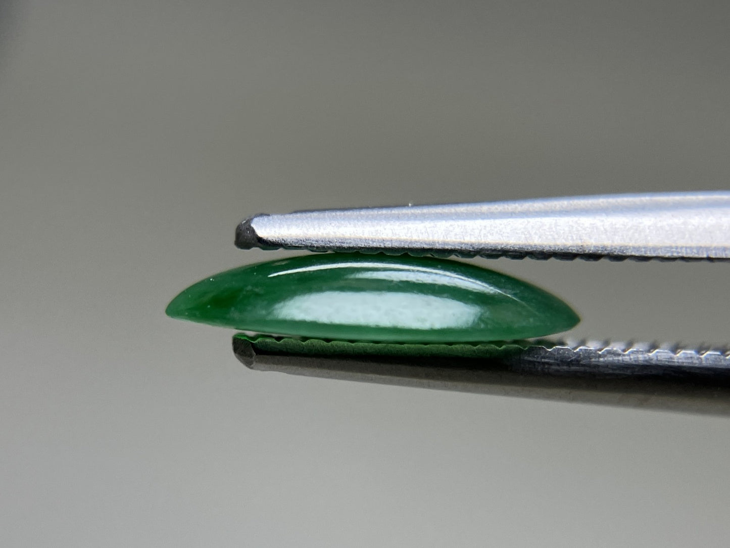 ヒスイ　翡翠　天然　1.158ct 宝石ソーティング付き 10.3㎜×6.5㎜×2.0㎜ 天然 ルース（ 裸石 ） 4465YY