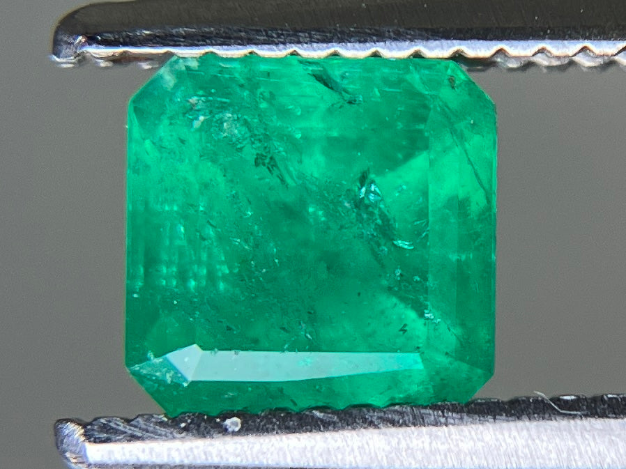 エメラルド 天然 0.753ct 宝石ソーティング付き 5.3㎜×5.2㎜×3.8㎜ ルース（ 裸石 ） 7767YY
