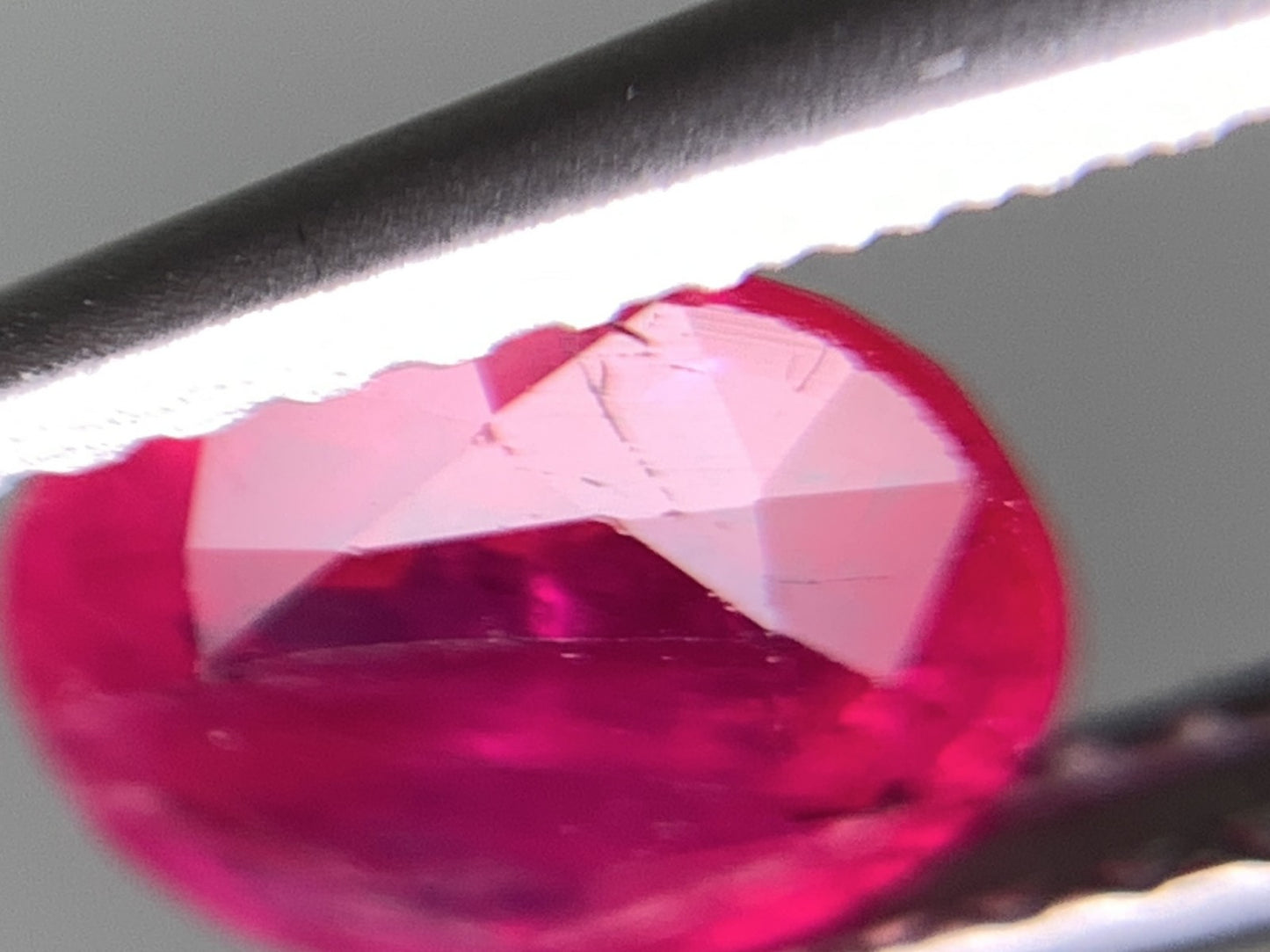ルビー  天然  1.116ct  中央宝石ソーティング付き  7.00㎜×5.76㎜×2.92㎜   天然 ルース（ 裸石 ） 5119Y