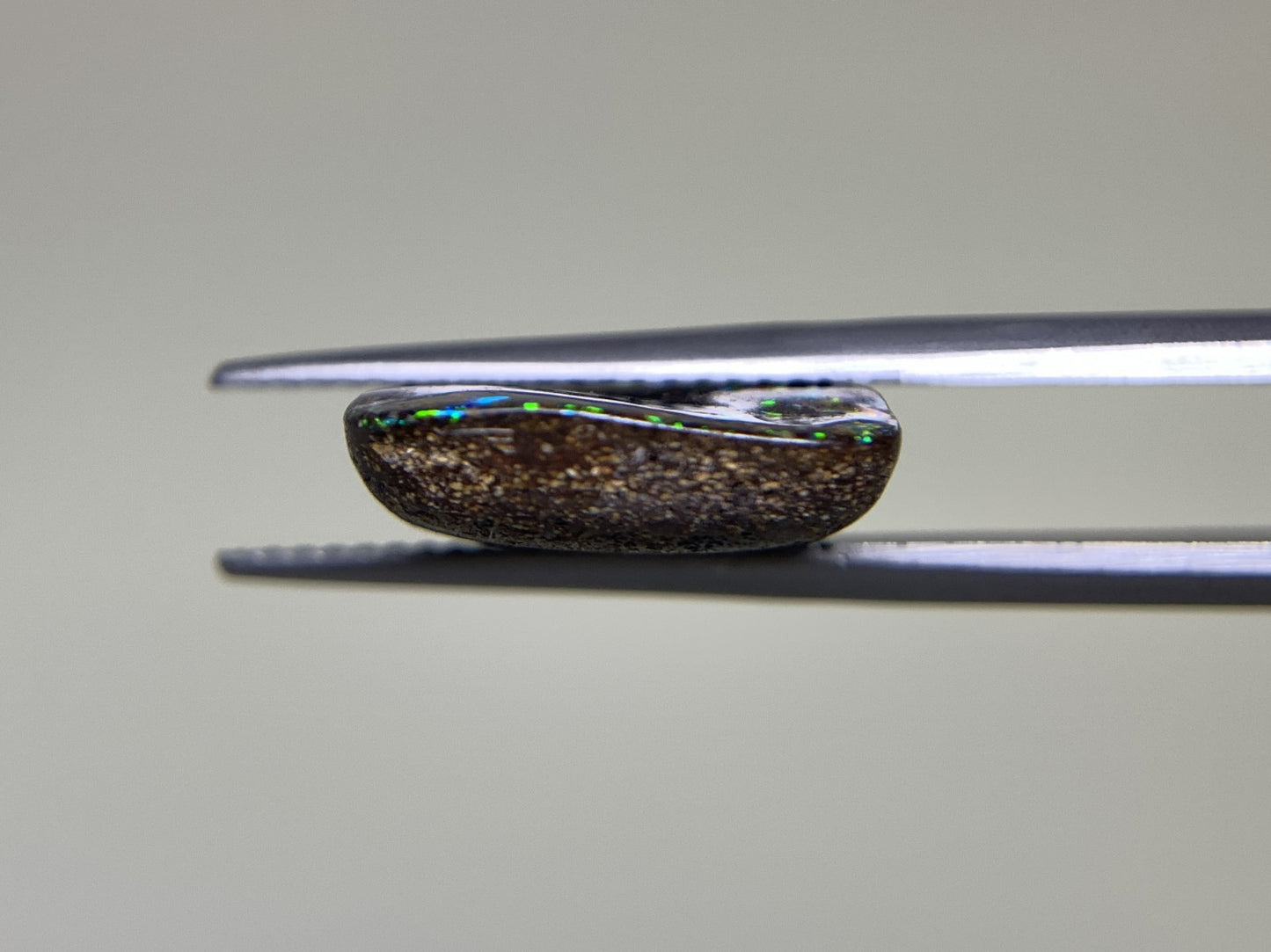 ボルダーオパール 8.961ct 宝石ソーティング付き  17.0㎜×14.0㎜×4.3㎜  ルース（ 裸石 ） 3007Y
