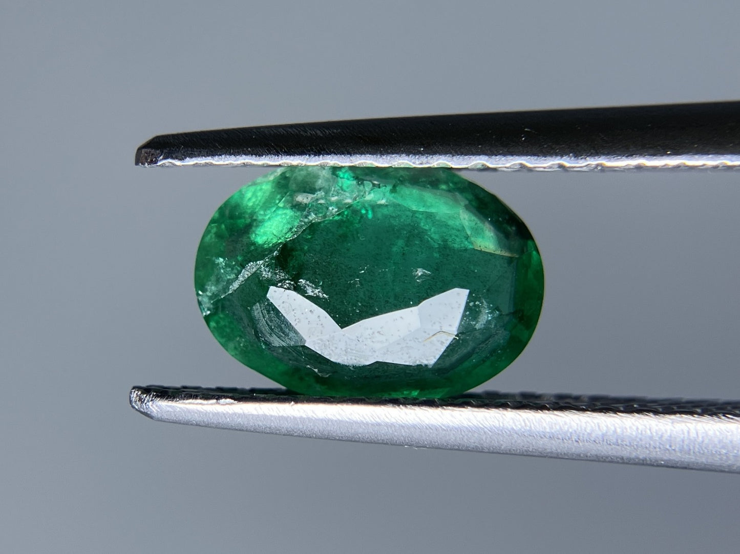 エメラルド 0.874ct 宝石ソーティング付き 8.1㎜×5.8㎜×2.3㎜ ルース（ 裸石 ） 3204S