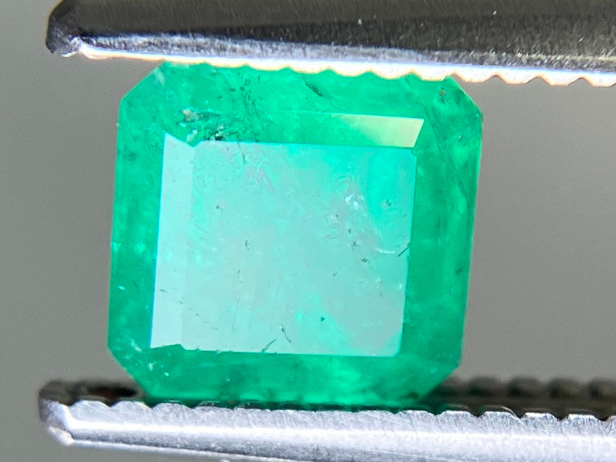エメラルド 天然 0.753ct 宝石ソーティング付き 5.3㎜×5.2㎜×3.8㎜ ルース（ 裸石 ） 7767YY