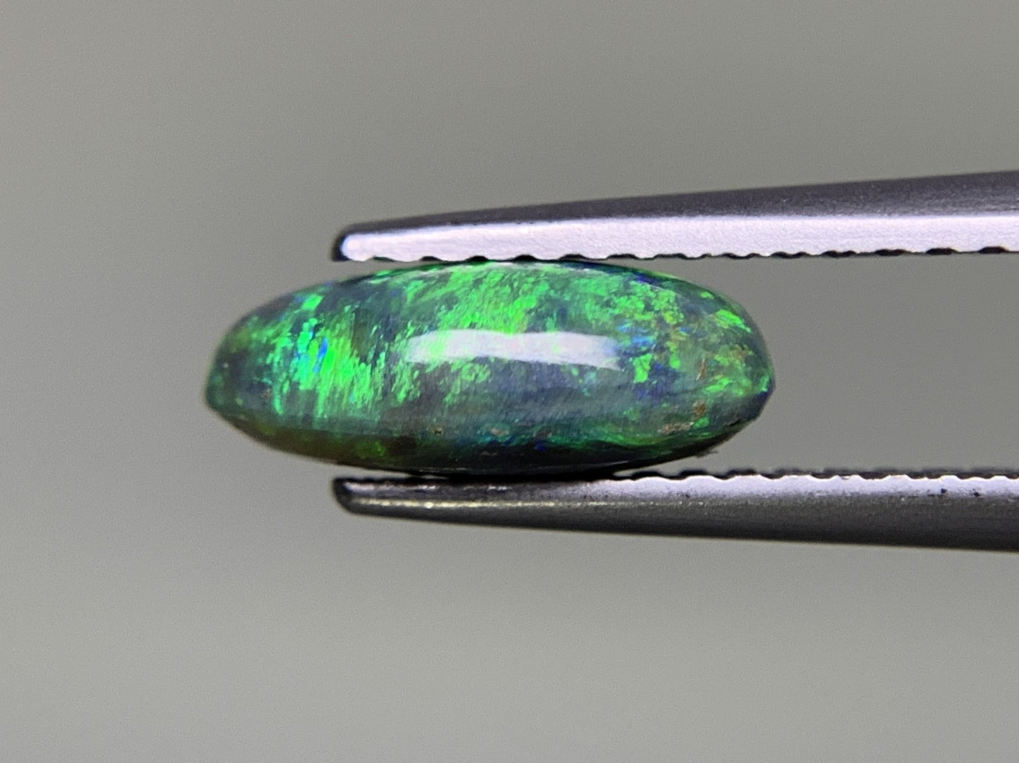 ブラックオパール 1.630ct  宝石ソーティング付き  10.3㎜×6.5㎜×3.9㎜  ルース（ 裸石 ） 2027Y