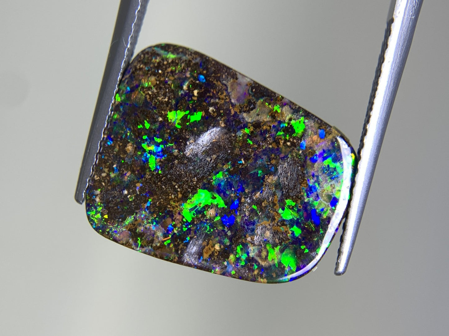 ボルダーオパール 8.961ct 宝石ソーティング付き  17.0㎜×14.0㎜×4.3㎜  ルース（ 裸石 ） 3007Y