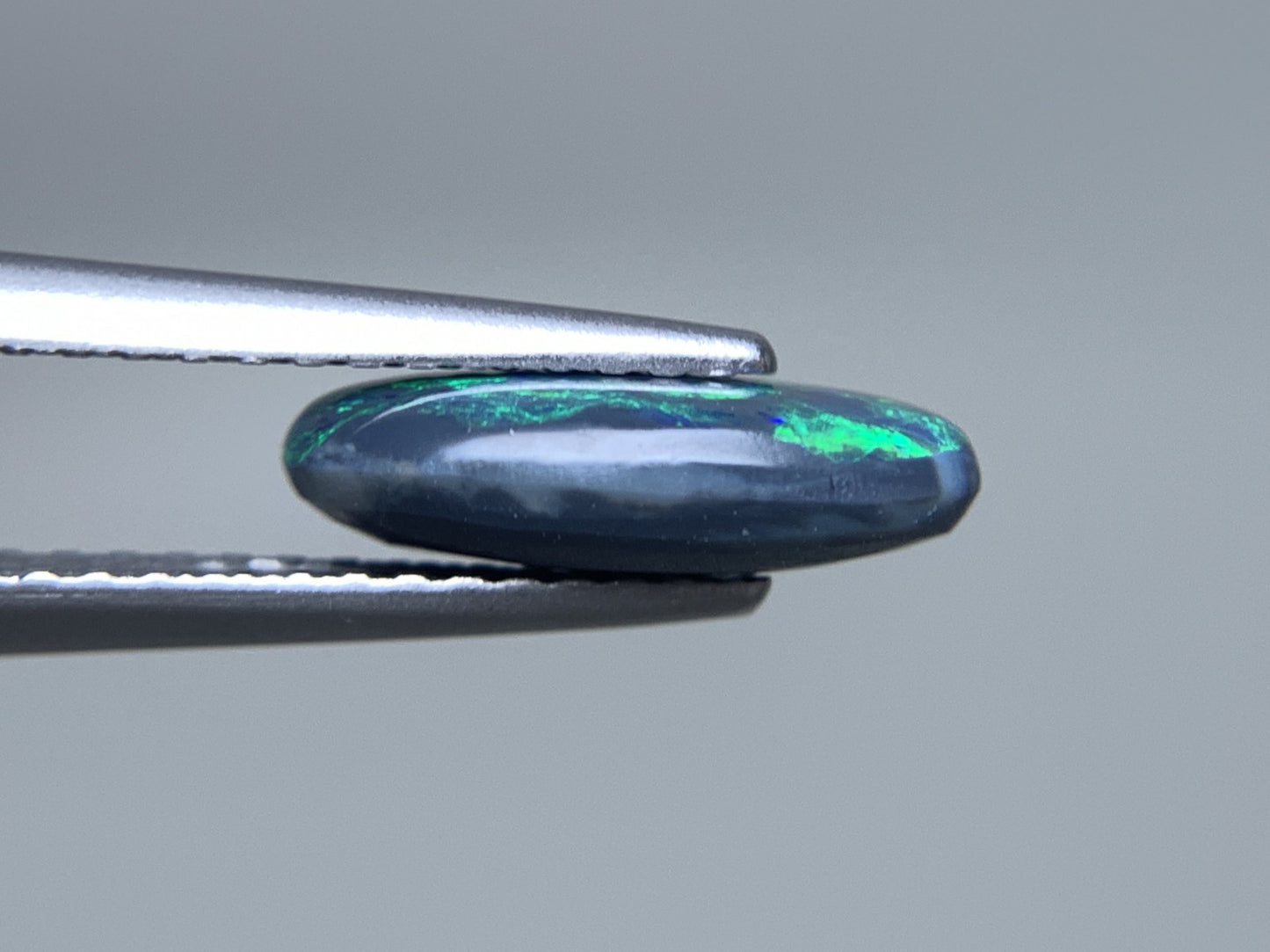 ブラックオパール 天然 1.310ct 中央宝石ソーティング付き 10.9㎜×5.9㎜×3.1㎜ ルース（ 裸石 ） 8080Y