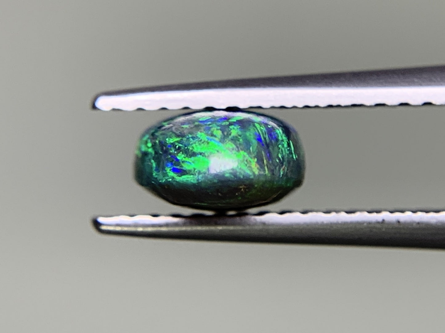 ブラックオパール 1.630ct  宝石ソーティング付き  10.3㎜×6.5㎜×3.9㎜  ルース（ 裸石 ） 2027Y