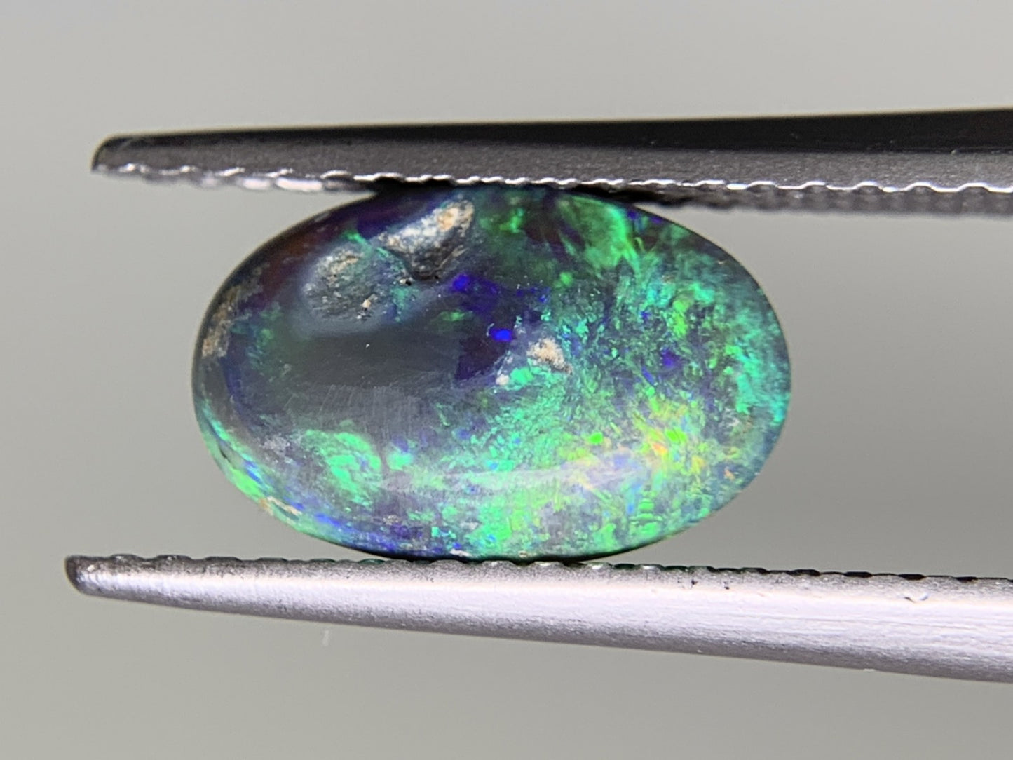 ブラックオパール 1.630ct  宝石ソーティング付き  10.3㎜×6.5㎜×3.9㎜  ルース（ 裸石 ） 2027Y