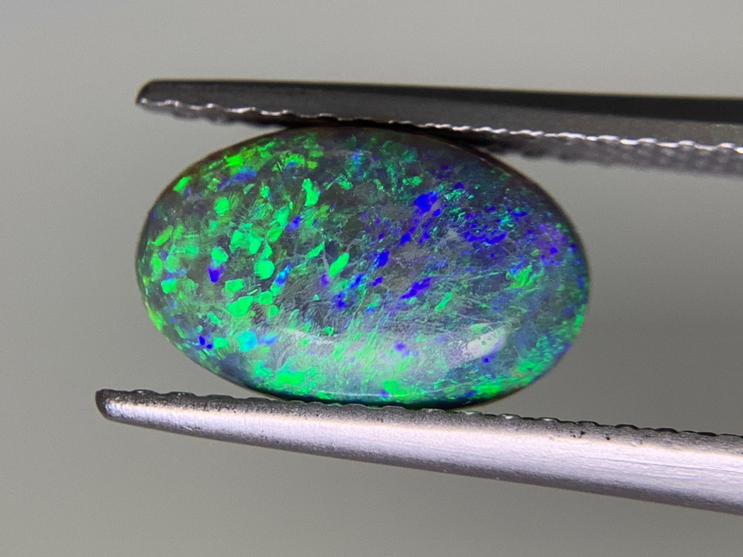 ブラックオパール 1.630ct  宝石ソーティング付き  10.3㎜×6.5㎜×3.9㎜  ルース（ 裸石 ） 2027Y