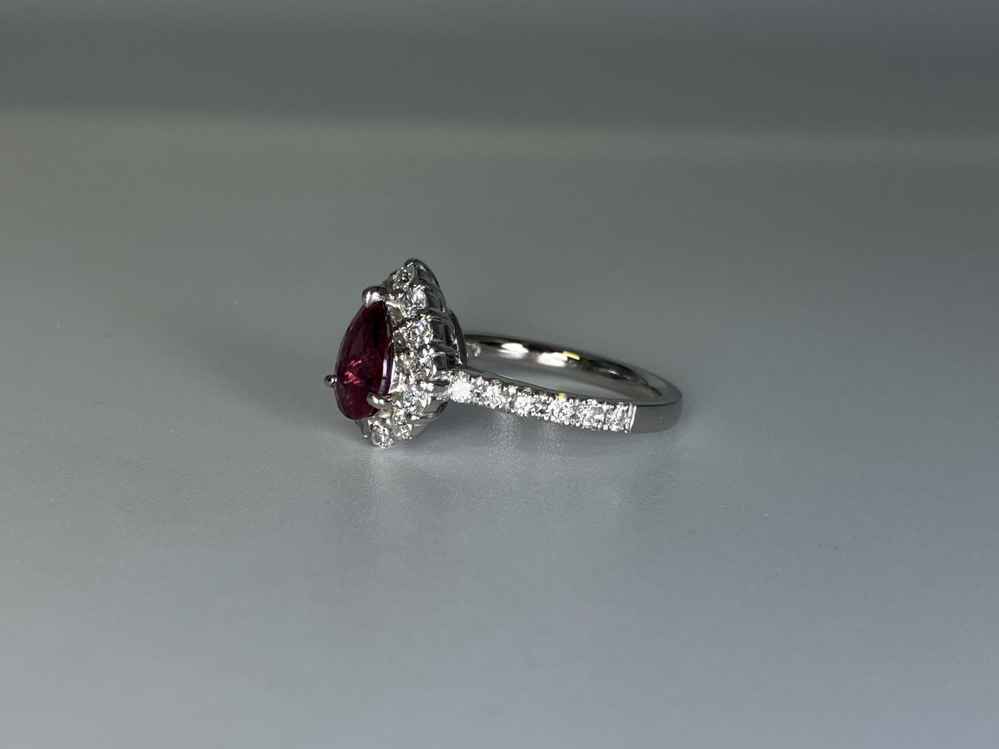 ルビー 1.05ct 非加熱 No heat GIA鑑別書 D0.70ct PT900 5.5g 指輪 （JP9号） サイズ直し無料 9288K