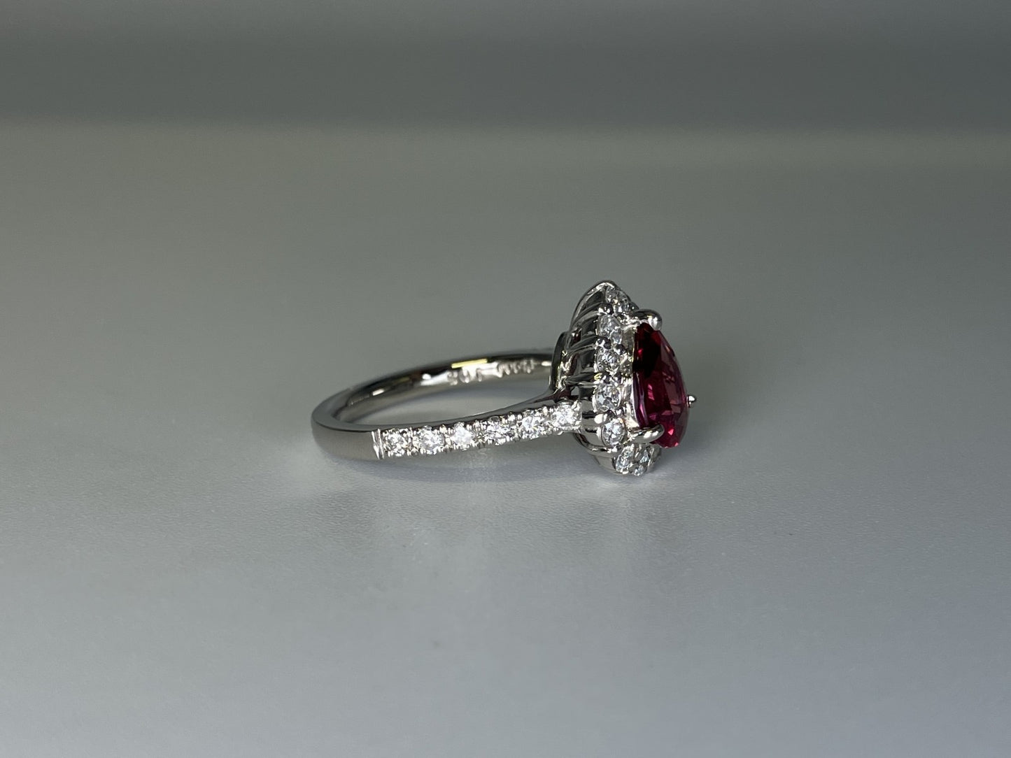 ルビー 1.05ct 非加熱 No heat GIA鑑別書 D0.70ct PT900 5.5g 指輪 （JP9号） サイズ直し無料 9288K