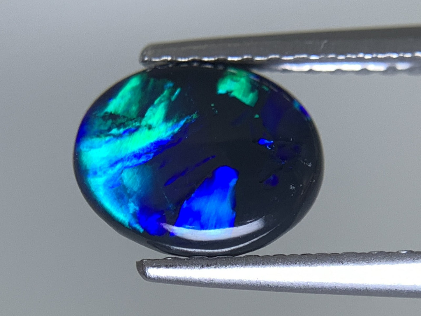 ブラックオパール 天然 1.163ct 中央宝石ソーティング付き 8.1㎜×6.5㎜×3.6㎜ ルース（ 裸石 ） 6915Y