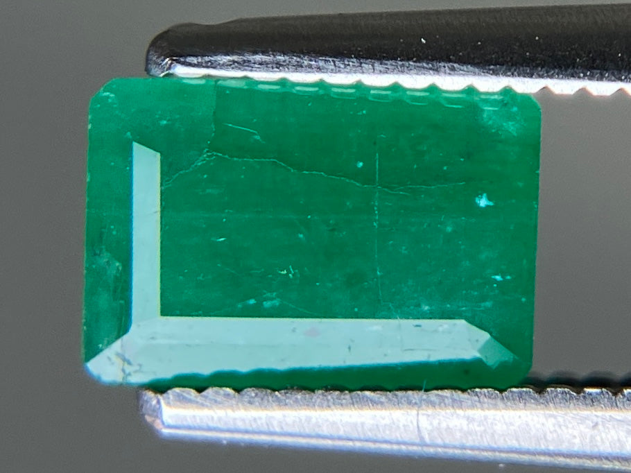 エメラルド 天然 1.301ct 宝石ソーティング付き 7.1㎜×4.9㎜×4.3㎜ ルース（ 裸石 ） 7741YY