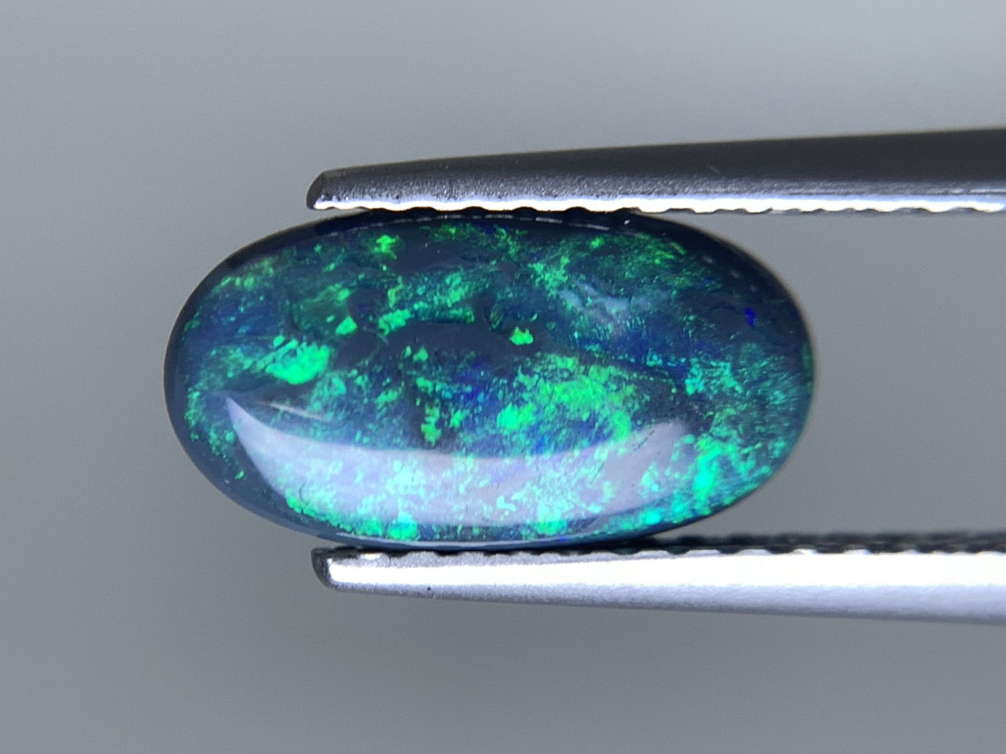 ブラックオパール 天然 1.310ct 中央宝石ソーティング付き 10.9㎜×5.9㎜×3.1㎜ ルース（ 裸石 ） 8080Y