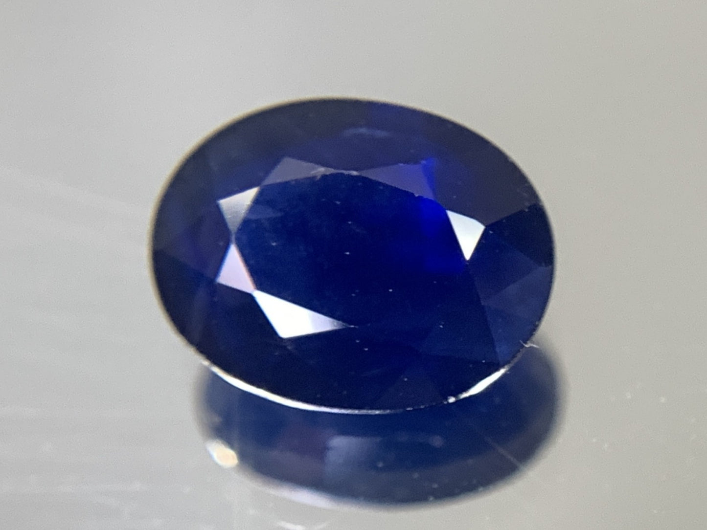 サファイア 天然 2.129ct 中央宝石ソーティング付き 9.06㎜×7.09㎜×3.49㎜ ルース（ 裸石 ） 5427Y