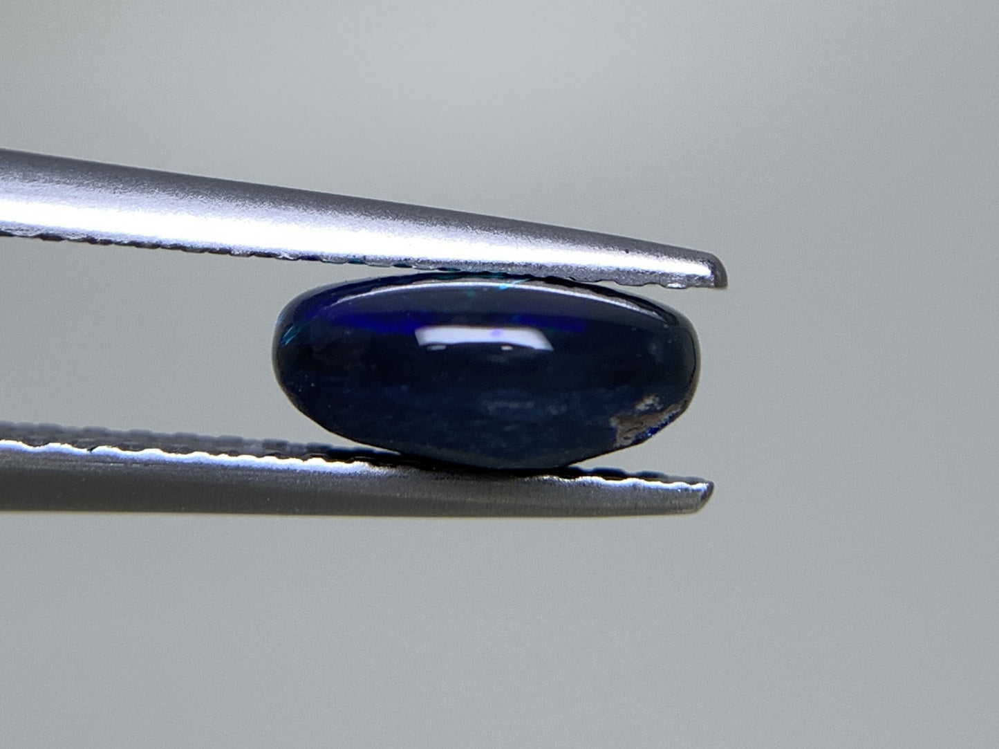 ブラックオパール 天然 1.163ct 中央宝石ソーティング付き 8.1㎜×6.5㎜×3.6㎜ ルース（ 裸石 ） 6915Y