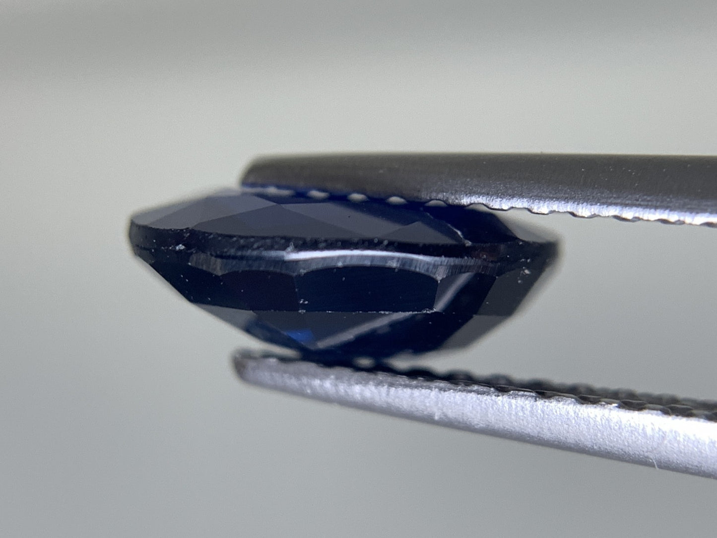 サファイア 天然 2.129ct 中央宝石ソーティング付き 9.06㎜×7.09㎜×3.49㎜ ルース（ 裸石 ） 5427Y