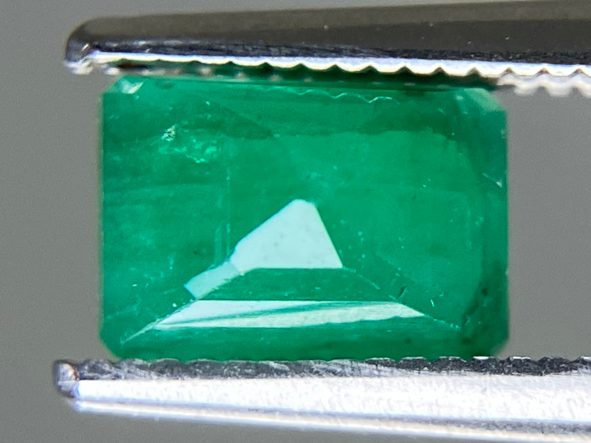 エメラルド 天然 1.301ct 宝石ソーティング付き 7.1㎜×4.9㎜×4.3㎜ ルース（ 裸石 ） 7741YY