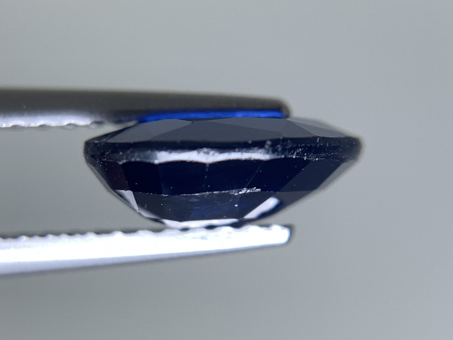 サファイア 天然 2.129ct 中央宝石ソーティング付き 9.06㎜×7.09㎜×3.49㎜ ルース（ 裸石 ） 5427Y