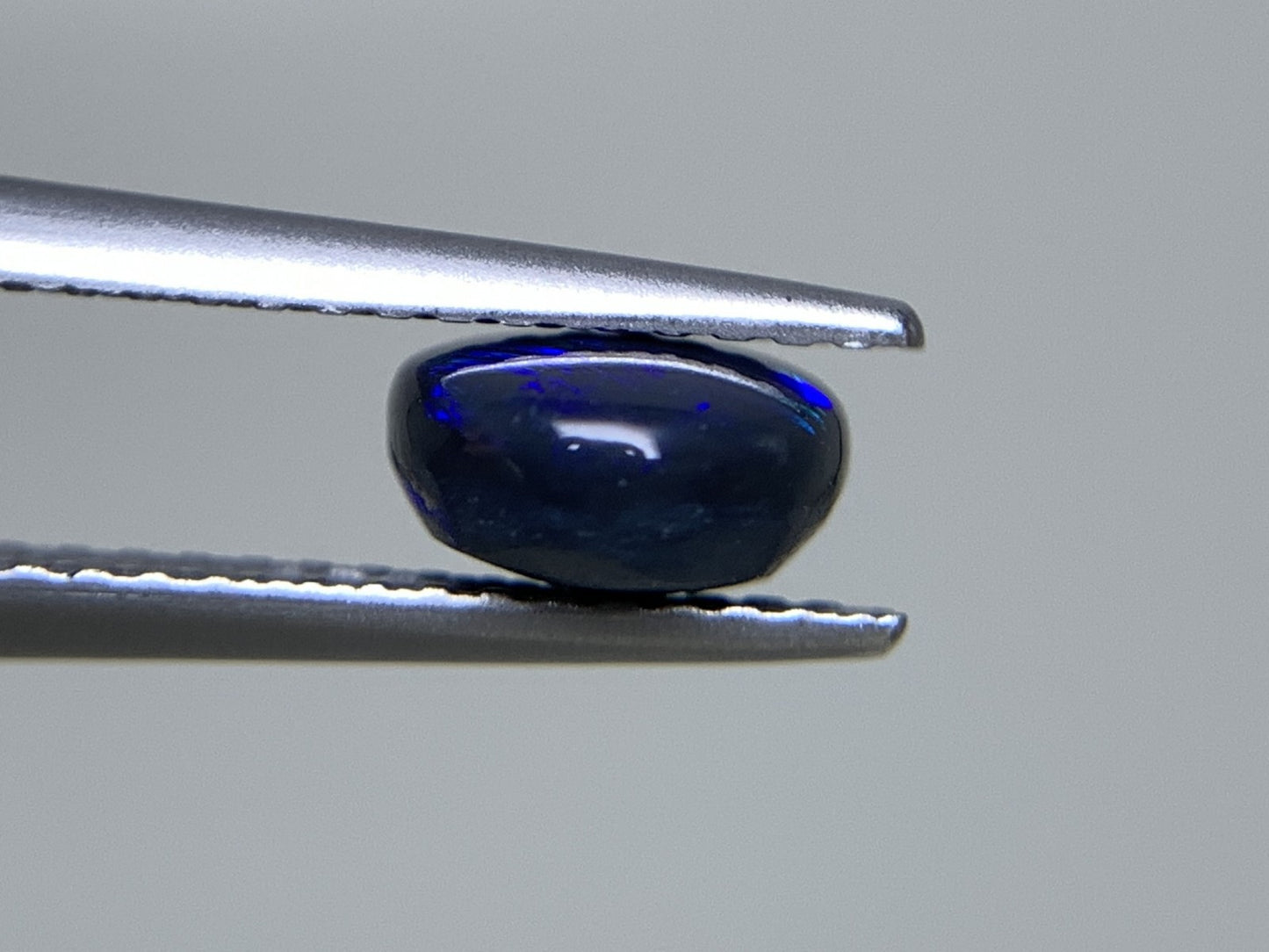 ブラックオパール 天然 1.163ct 中央宝石ソーティング付き 8.1㎜×6.5㎜×3.6㎜ ルース（ 裸石 ） 6915Y