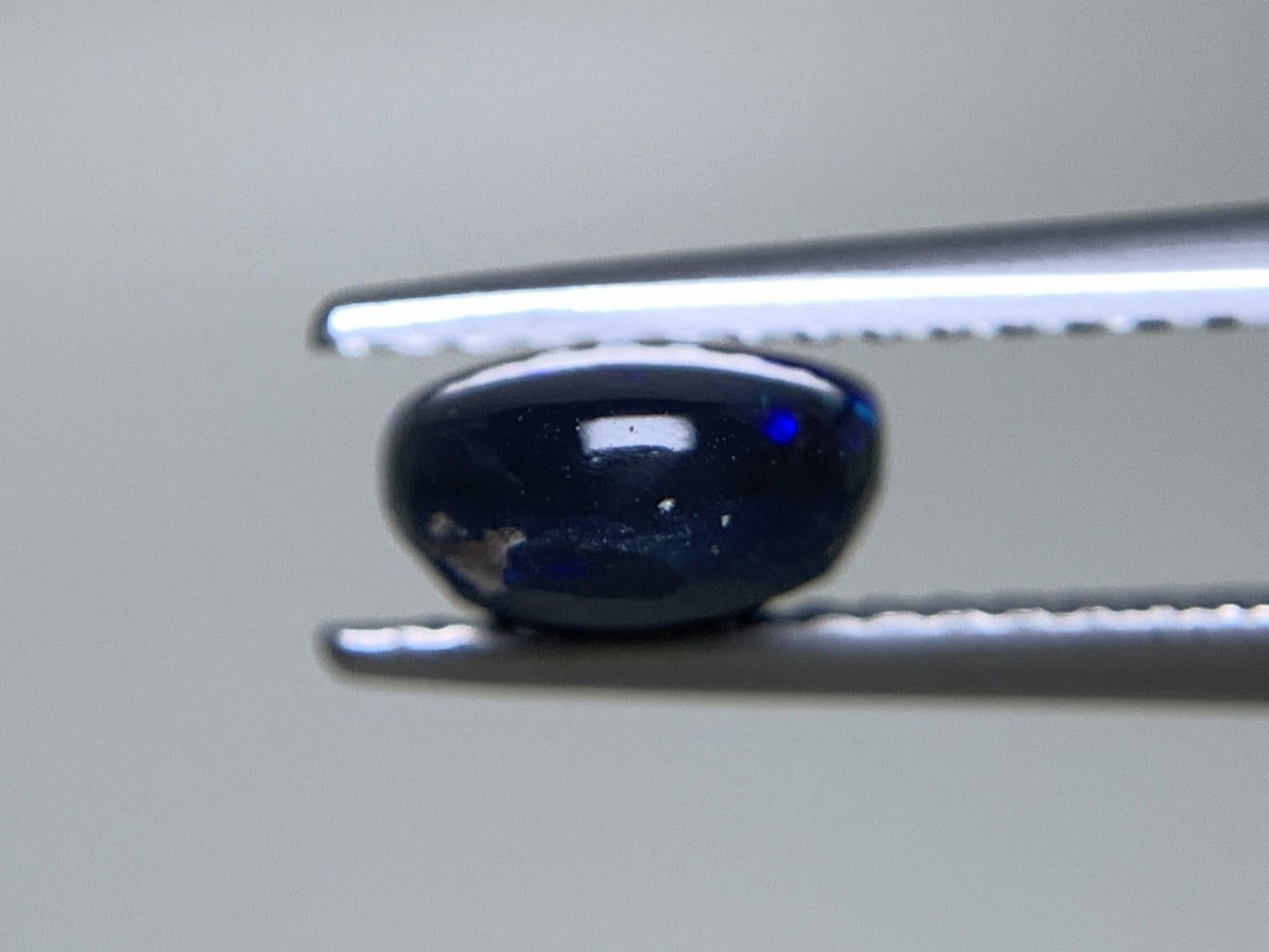 ブラックオパール 天然 1.163ct 中央宝石ソーティング付き 8.1㎜×6.5㎜×3.6㎜ ルース（ 裸石 ） 6915Y