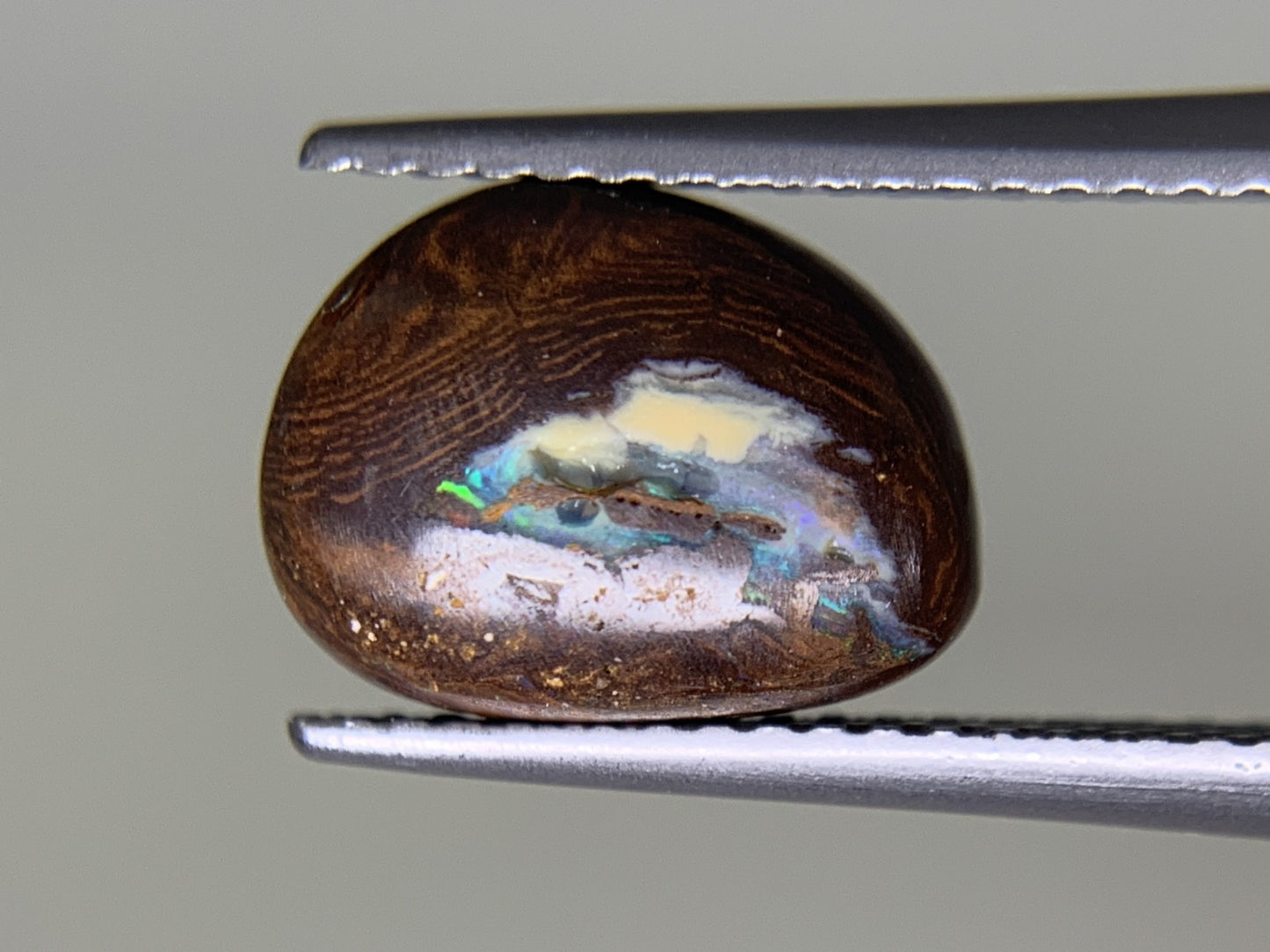 ボルダーオパール 3.882ct  宝石ソーティング付き  11.0㎜×8.2㎜×5.2㎜  ルース（ 裸石 ） 2043Y
