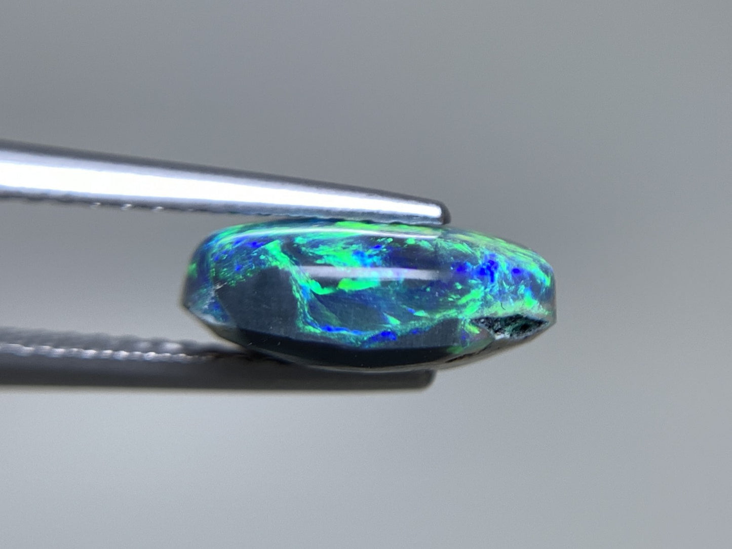 ブラックオパール 天然 1.993ct 宝石ソーティング付き 10.6㎜×6.9㎜×4.1㎜ ルース（ 裸石 ） 8130Y