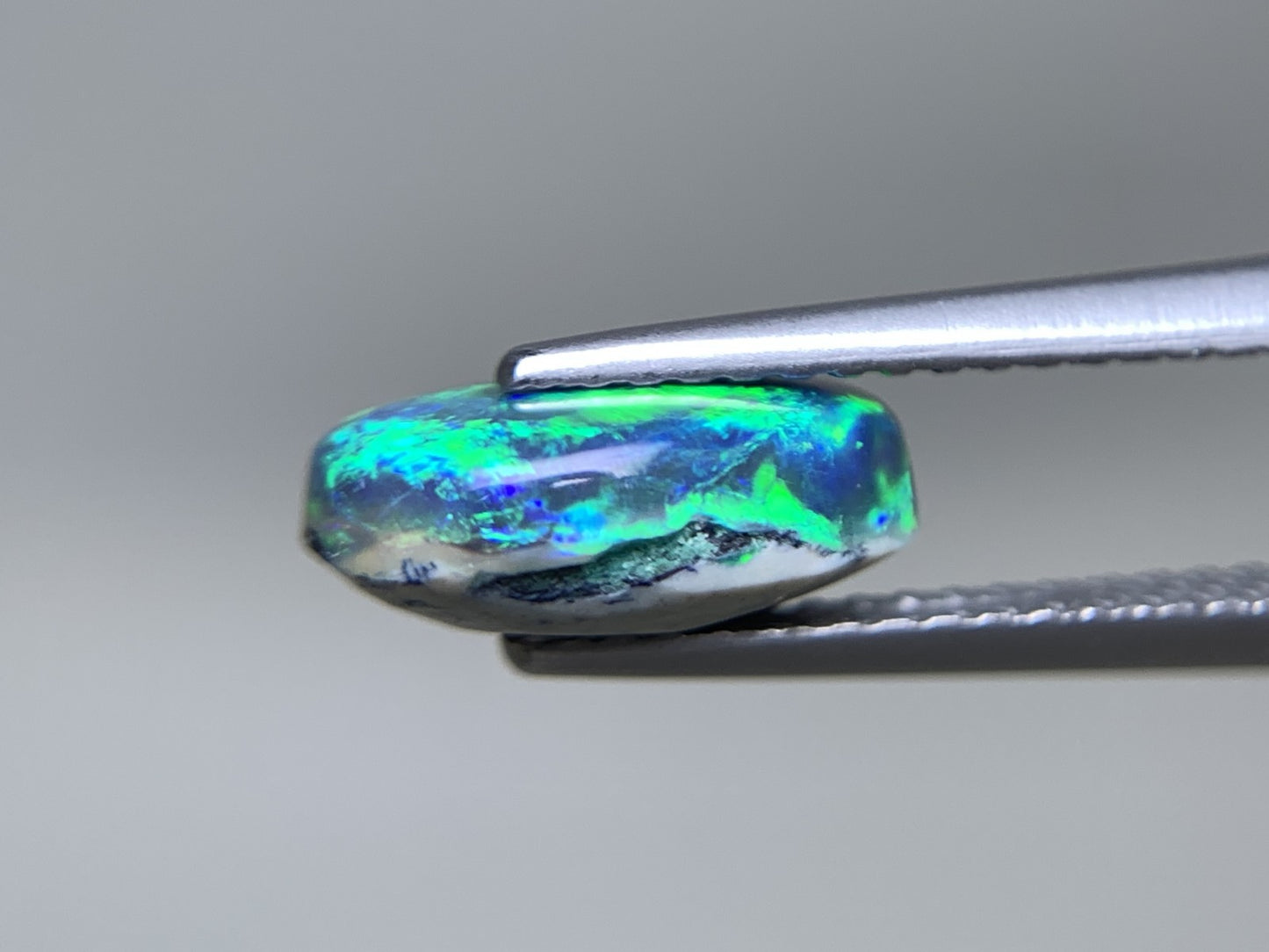 ブラックオパール 天然 1.993ct 宝石ソーティング付き 10.6㎜×6.9㎜×4.1㎜ ルース（ 裸石 ） 8130Y
