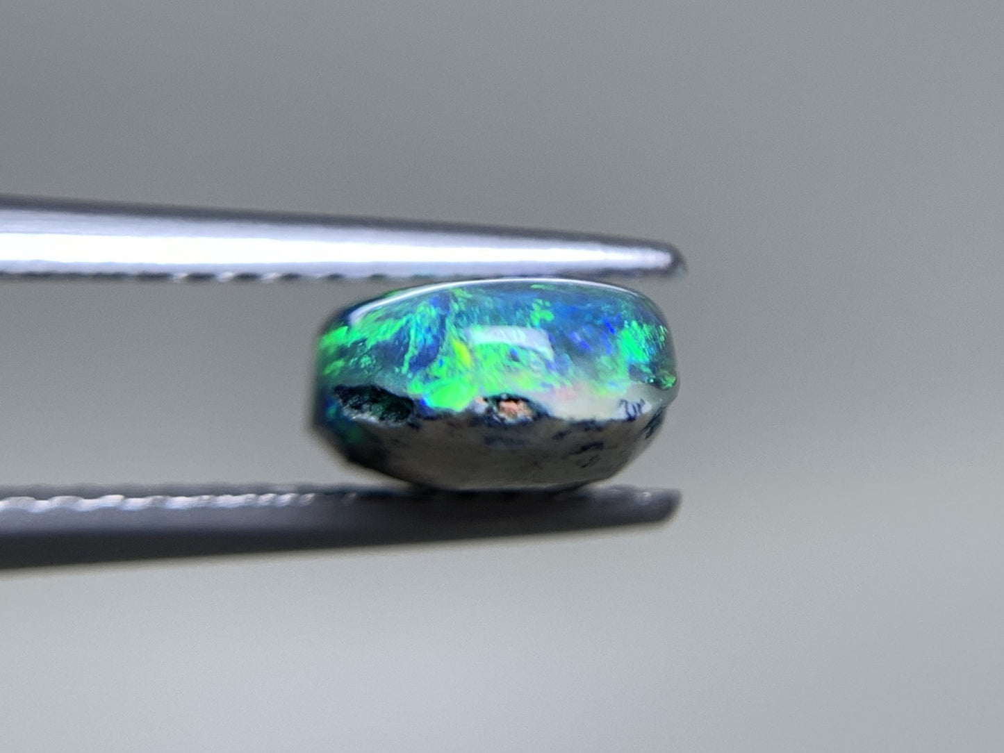 ブラックオパール 天然 1.993ct 宝石ソーティング付き 10.6㎜×6.9㎜×4.1㎜ ルース（ 裸石 ） 8130Y