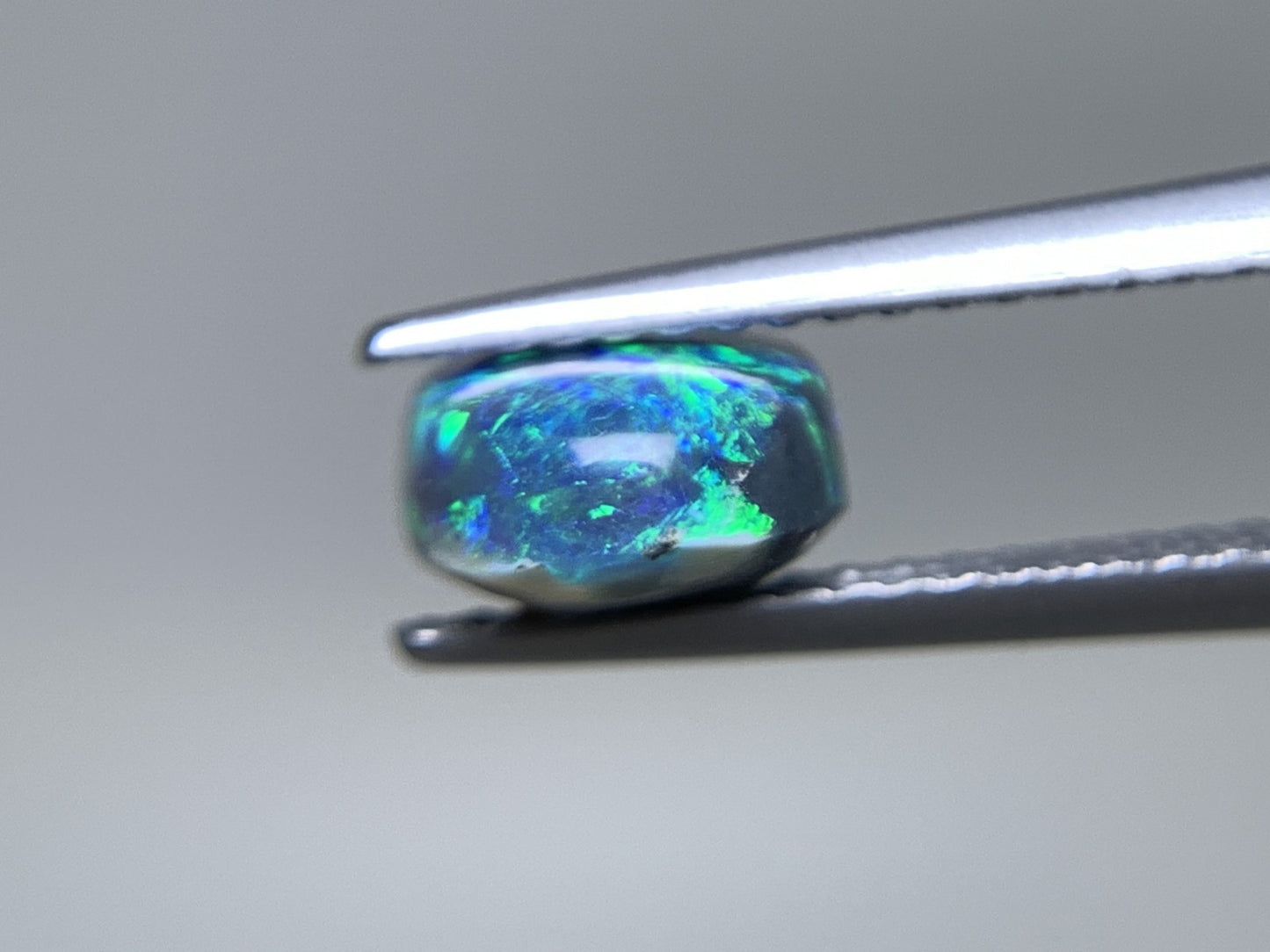 ブラックオパール 天然 1.993ct 宝石ソーティング付き 10.6㎜×6.9㎜×4.1㎜ ルース（ 裸石 ） 8130Y