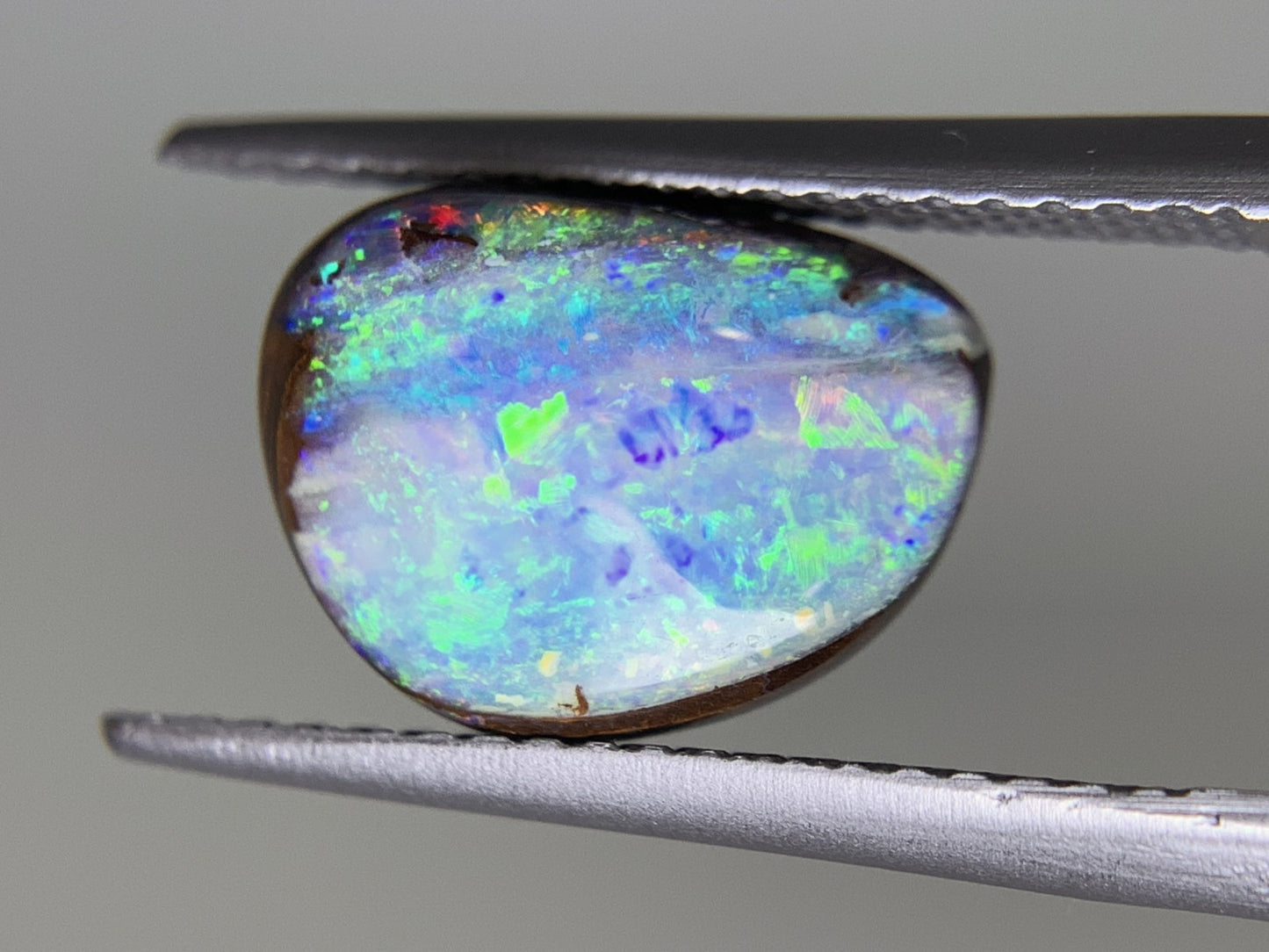 ボルダーオパール 3.882ct  宝石ソーティング付き  11.0㎜×8.2㎜×5.2㎜  ルース（ 裸石 ） 2043Y