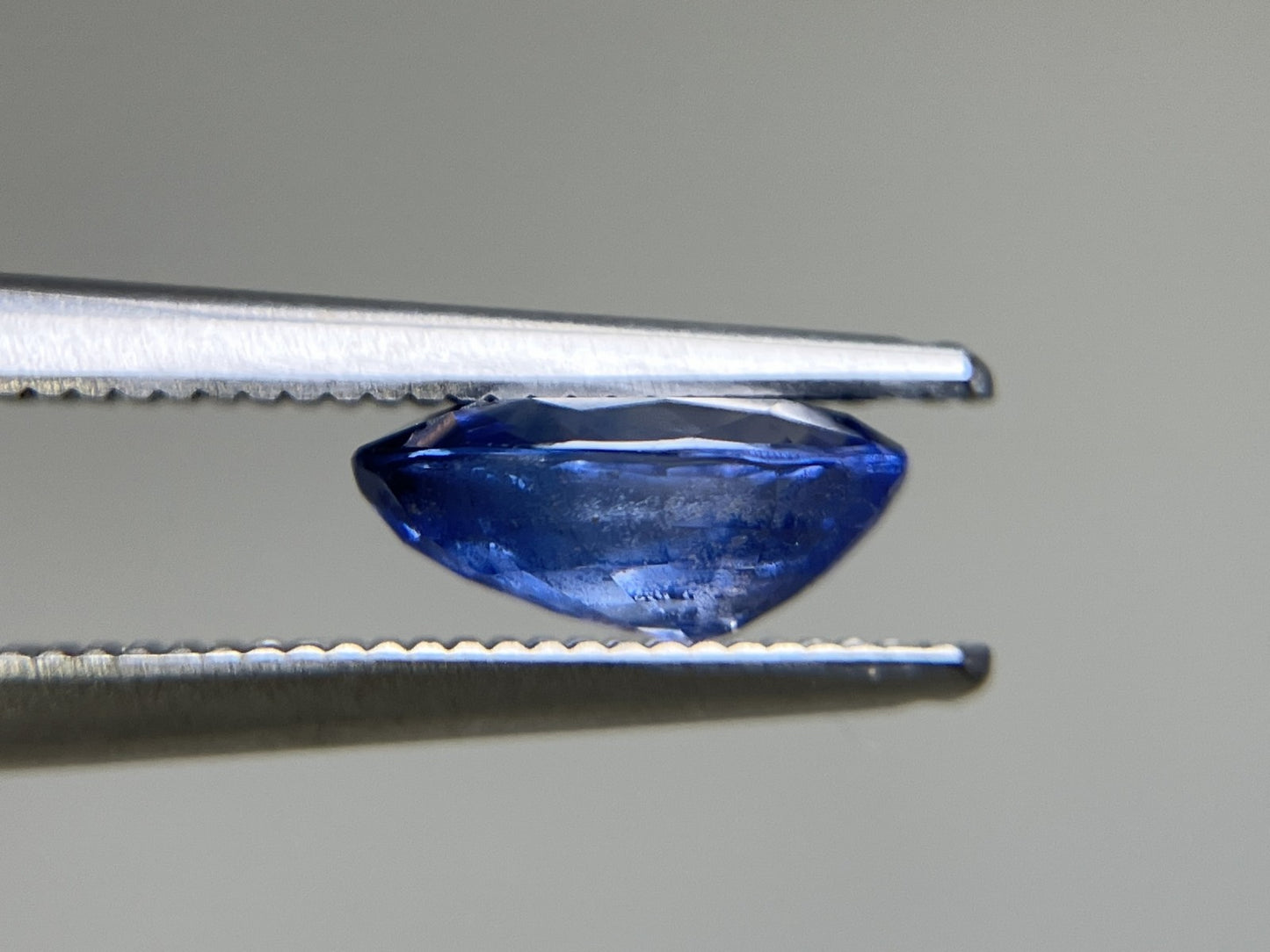 サファイア 1.732ct 宝石ソーティング付き 8.4㎜×6.2㎜×3.5㎜ 天然 ルース（ 裸石 ） 4658YY