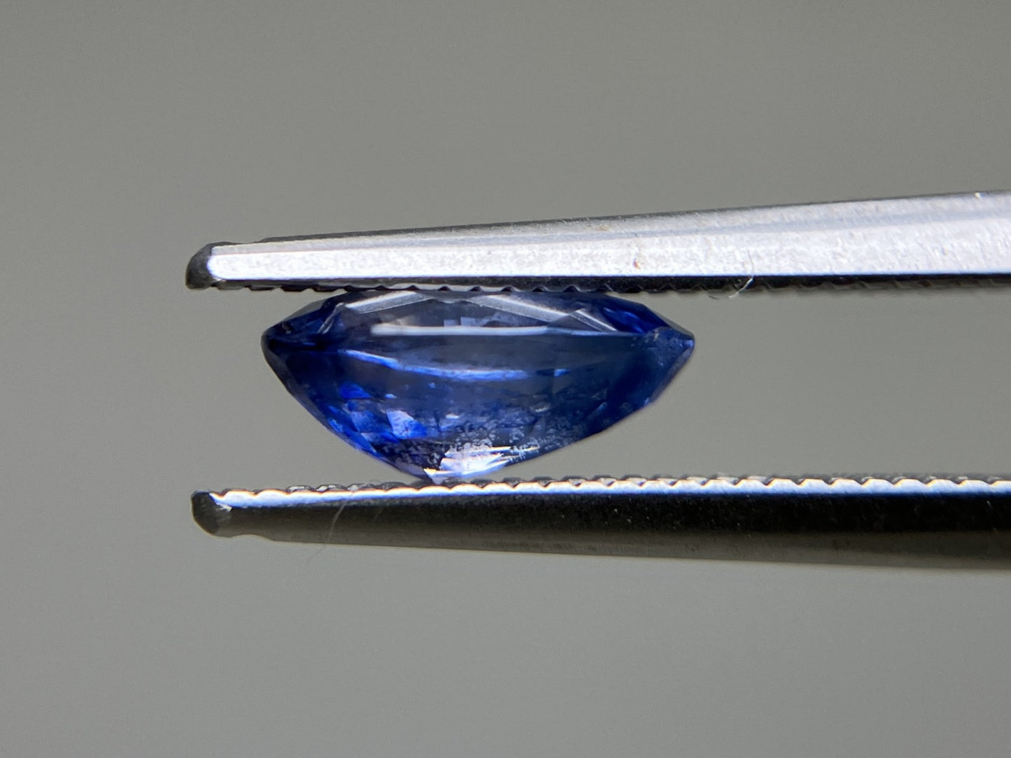 サファイア 1.732ct 宝石ソーティング付き 8.4㎜×6.2㎜×3.5㎜ 天然 ルース（ 裸石 ） 4658YY