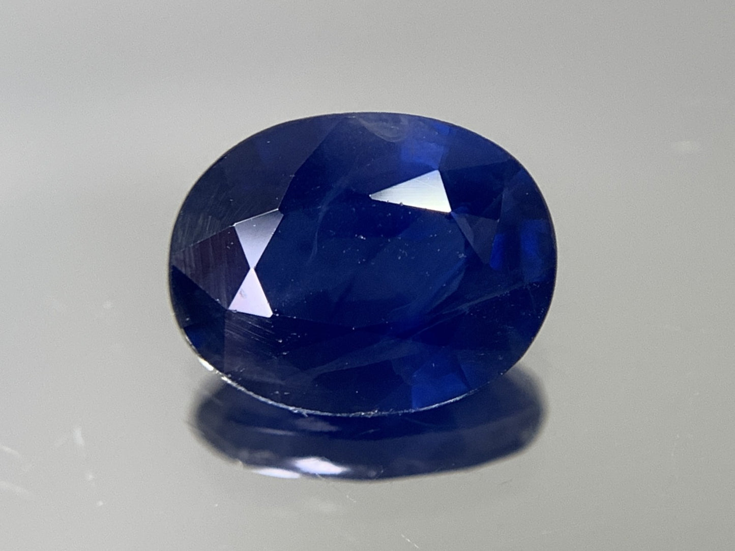 サファイア 2.012ct 宝石ソーティング付き  9.0㎜×7.1㎜×3.6㎜  ルース（ 裸石 ） 2809Y