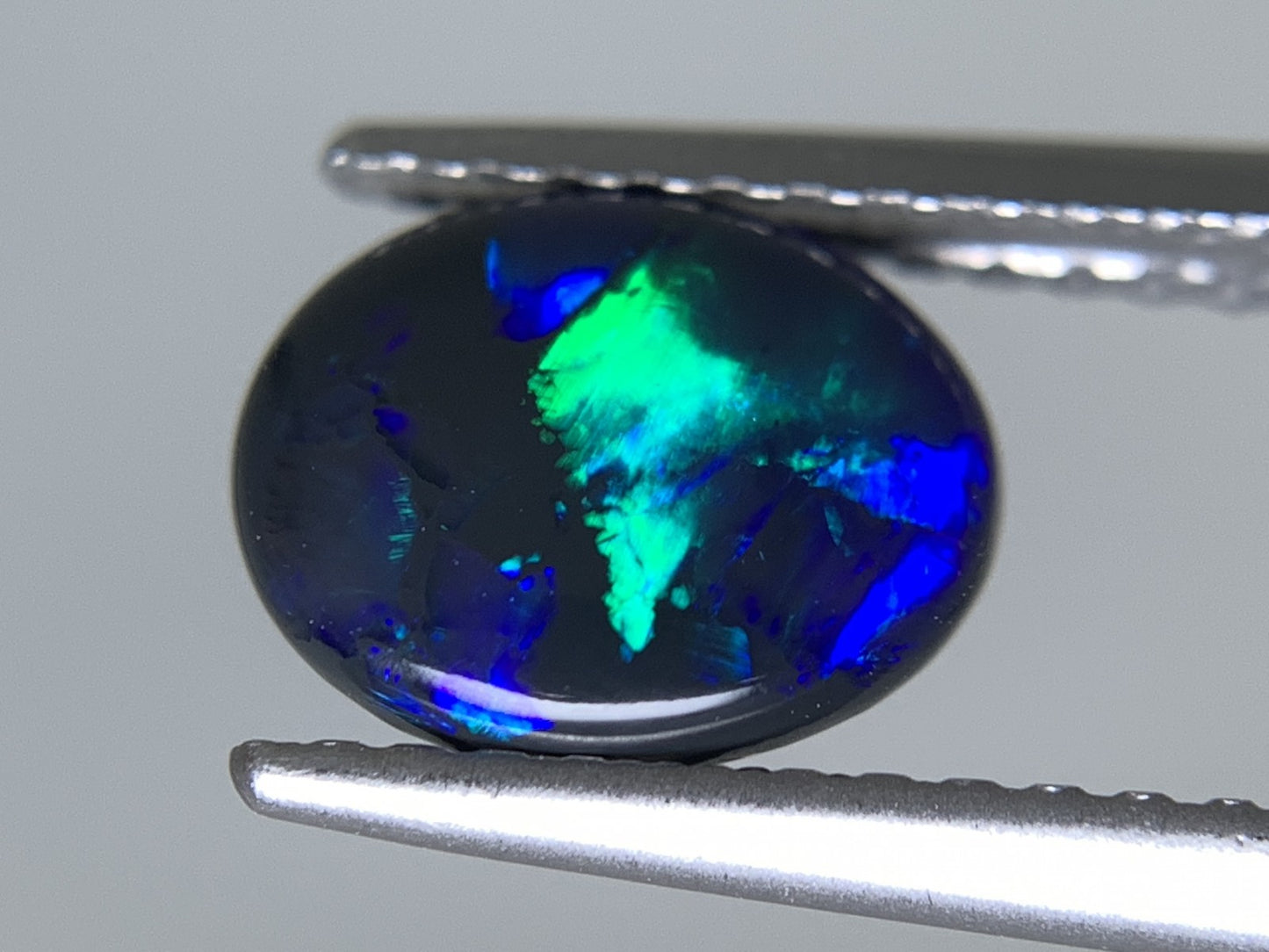 ブラックオパール 天然 1.163ct 中央宝石ソーティング付き 8.1㎜×6.5㎜×3.6㎜ ルース（ 裸石 ） 6915Y