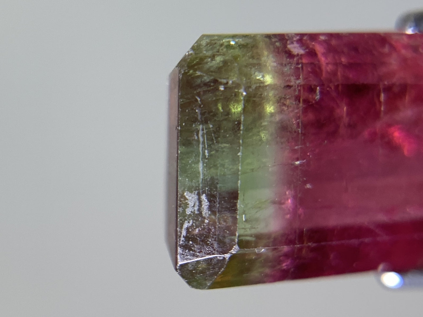 パーティカラードトルマリン 8.592ct  中央宝石ソーティング付き  17.21㎜×8.78㎜×5.88㎜  天然 ルース（ 裸石 ） 4526Y
