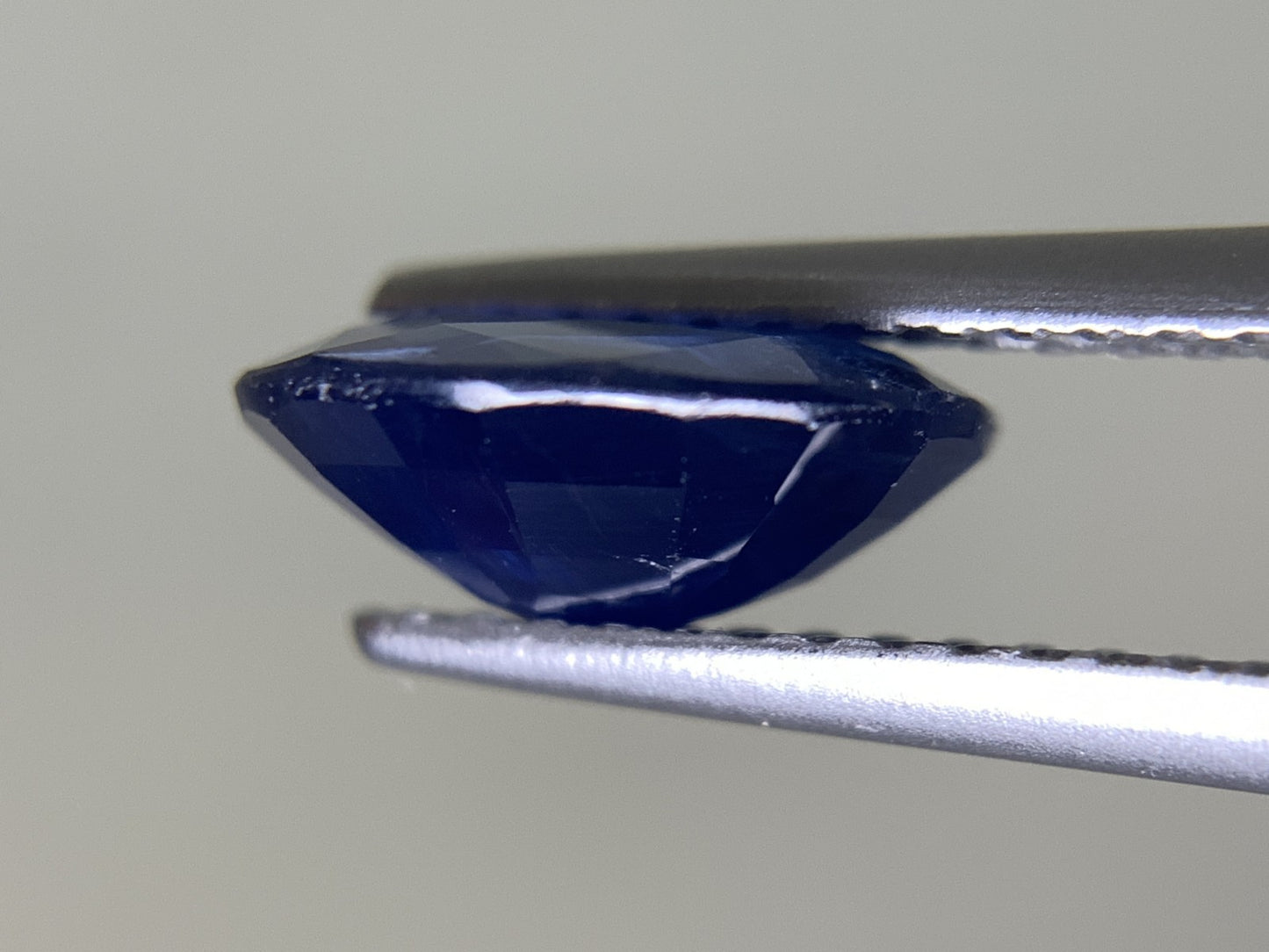 サファイア 2.012ct 宝石ソーティング付き  9.0㎜×7.1㎜×3.6㎜  ルース（ 裸石 ） 2809Y