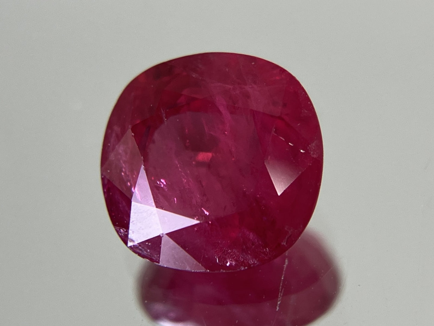 ルビー 1.357ct  中央宝石ソーティング付き  6.61㎜×6.38㎜×3.47㎜  天然 ルース（ 裸石 ） 4672YY