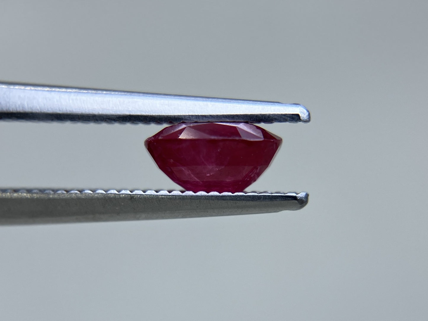 ルビー 1.357ct  中央宝石ソーティング付き  6.61㎜×6.38㎜×3.47㎜  天然 ルース（ 裸石 ） 4672YY