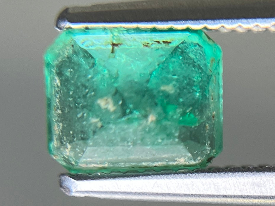 エメラルド 天然 0.962ct 宝石ソーティング付き 6.2㎜×5.1㎜×4.1㎜ ルース（ 裸石 ） 7742YY